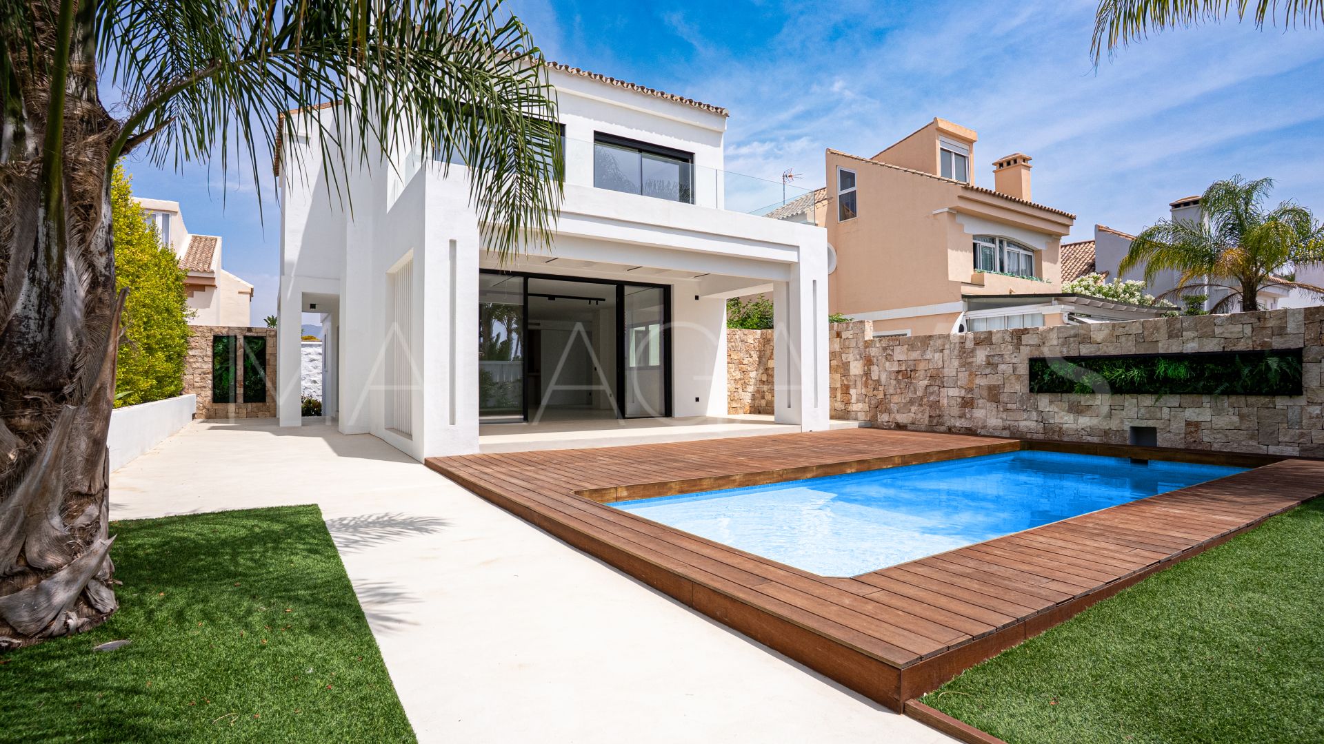 Villa for sale in New Golden Mile