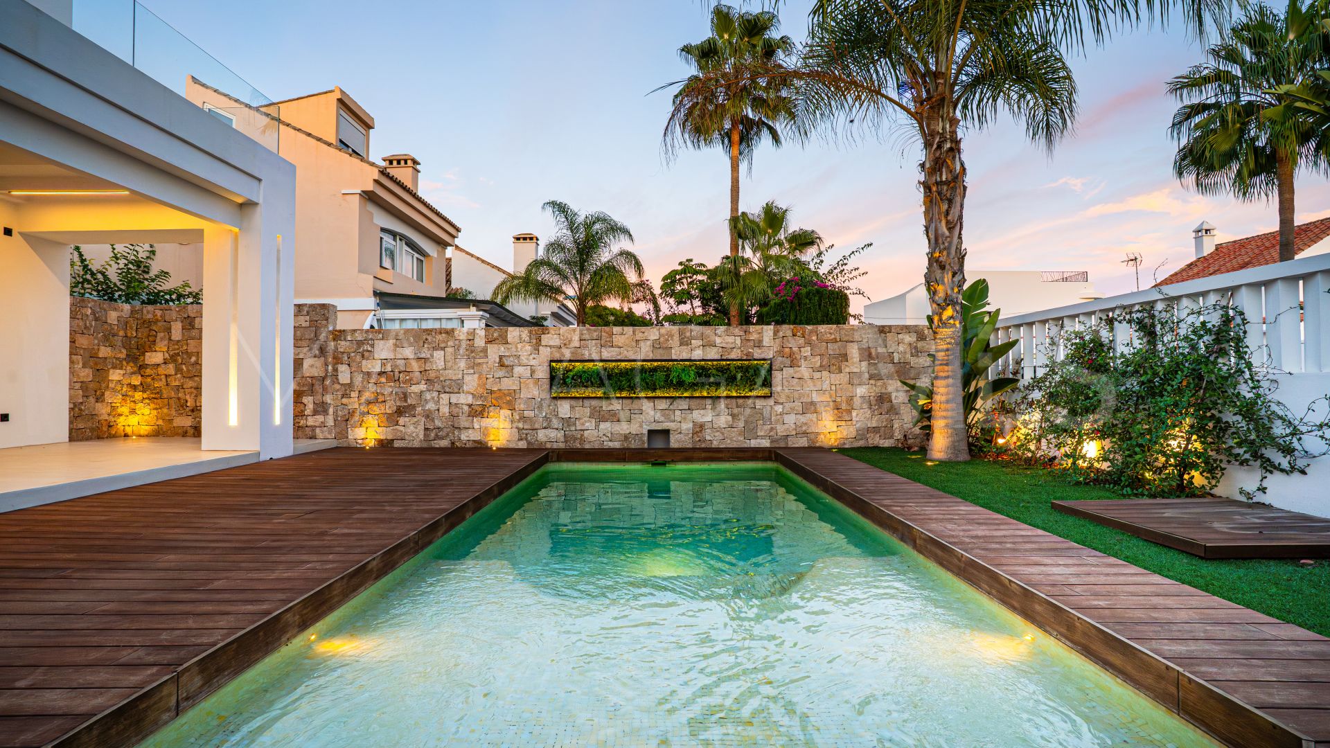 Villa for sale in New Golden Mile