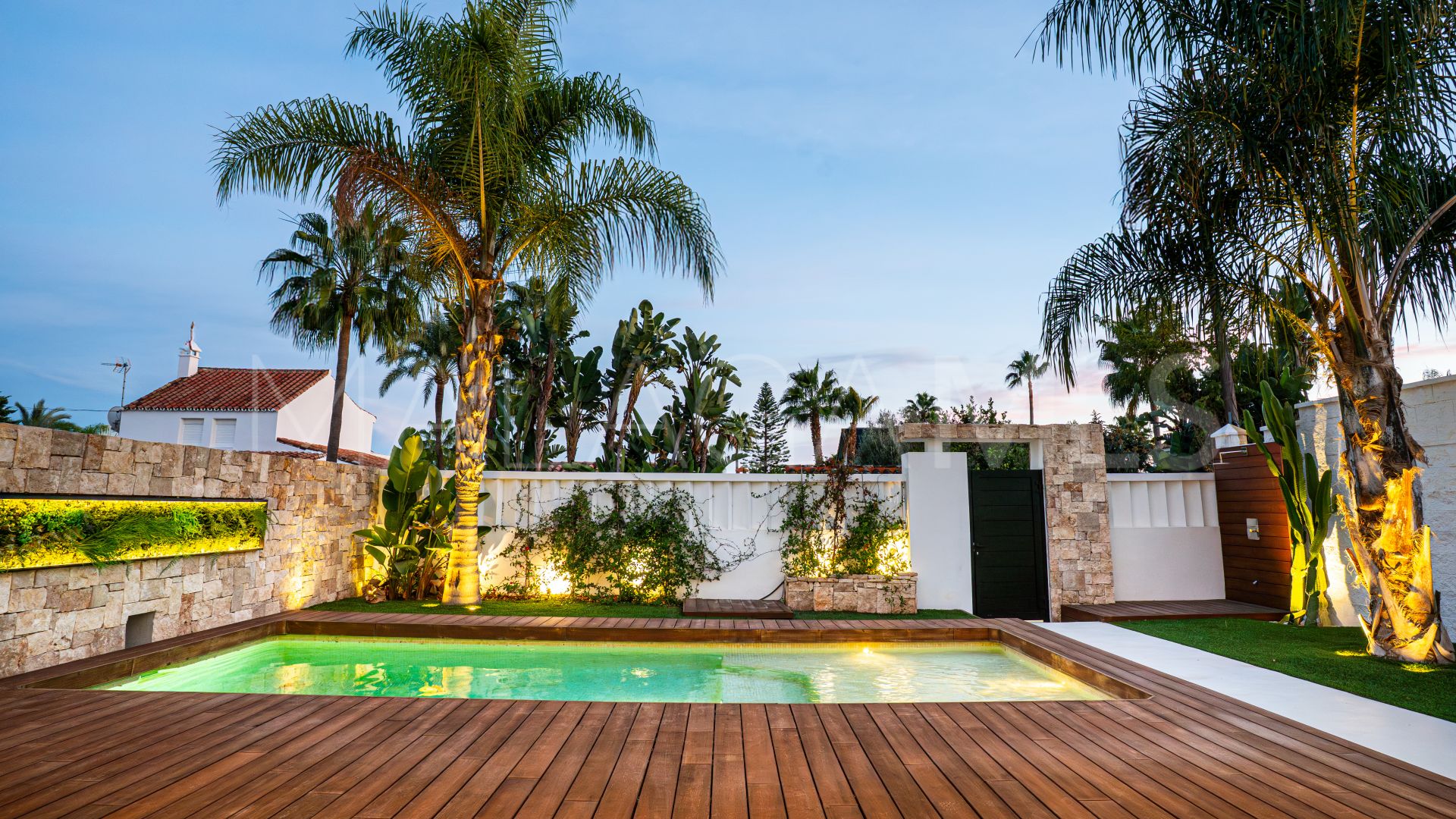 Villa for sale in New Golden Mile