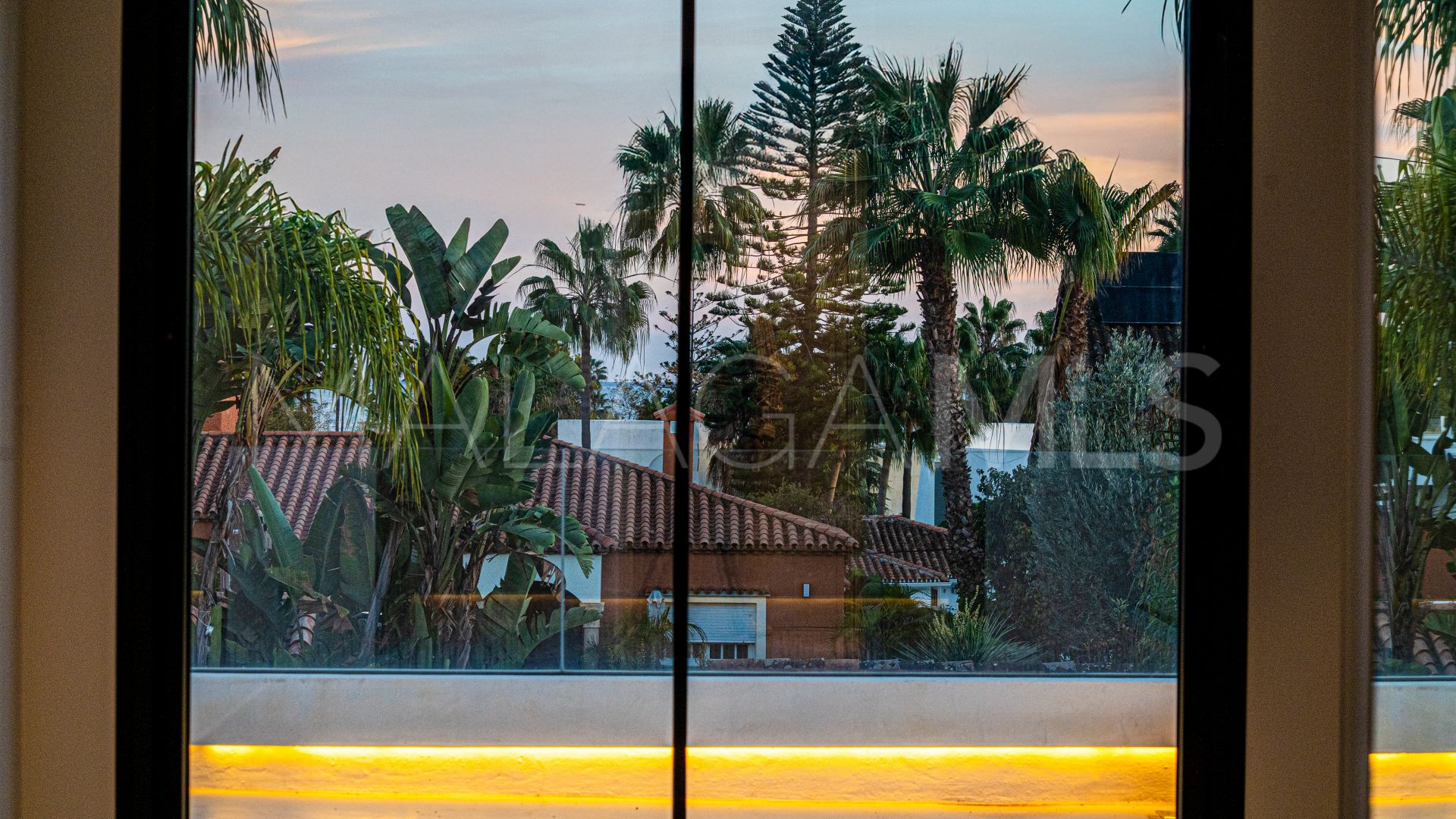 Villa for sale in New Golden Mile