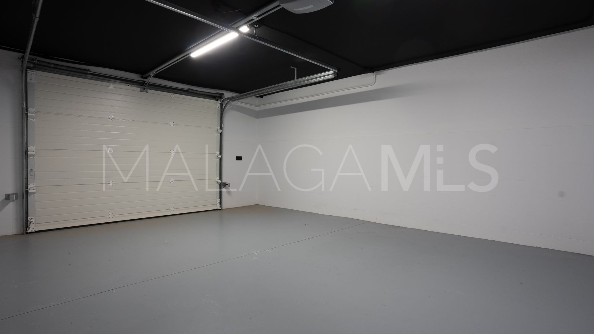 Villa for sale in New Golden Mile