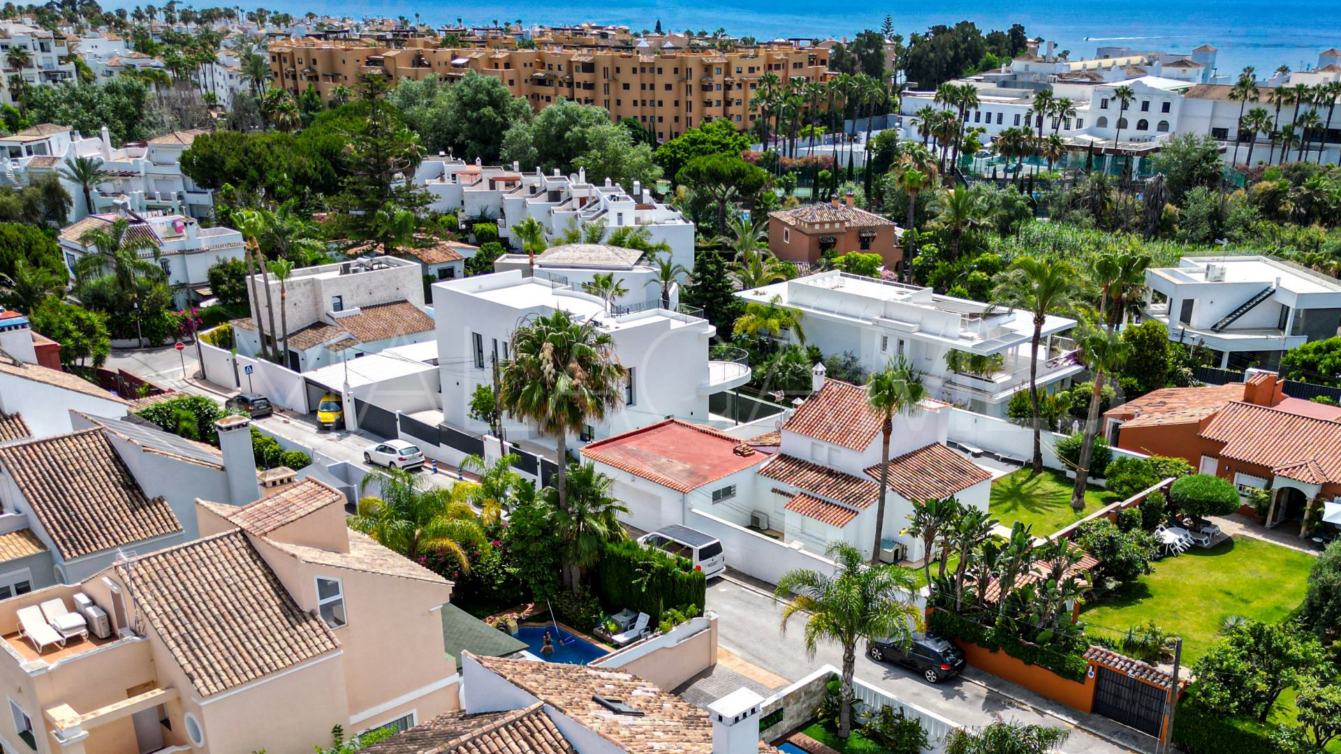 Villa for sale in New Golden Mile