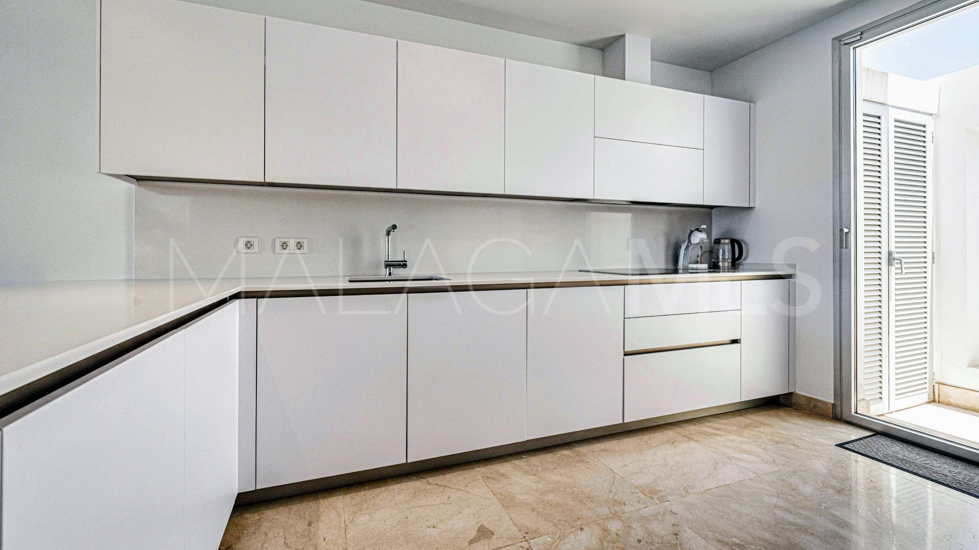 Buy adosado in Rio Real de 4 bedrooms