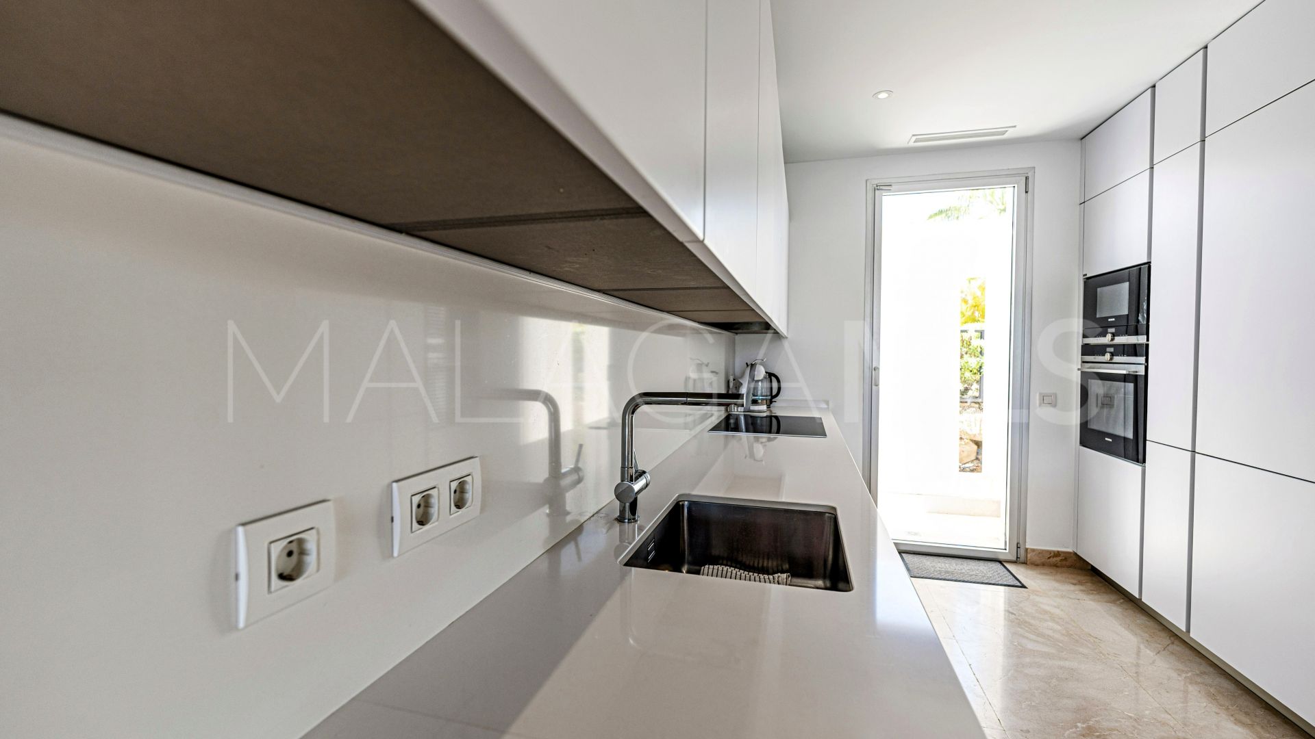 Buy adosado in Rio Real de 4 bedrooms