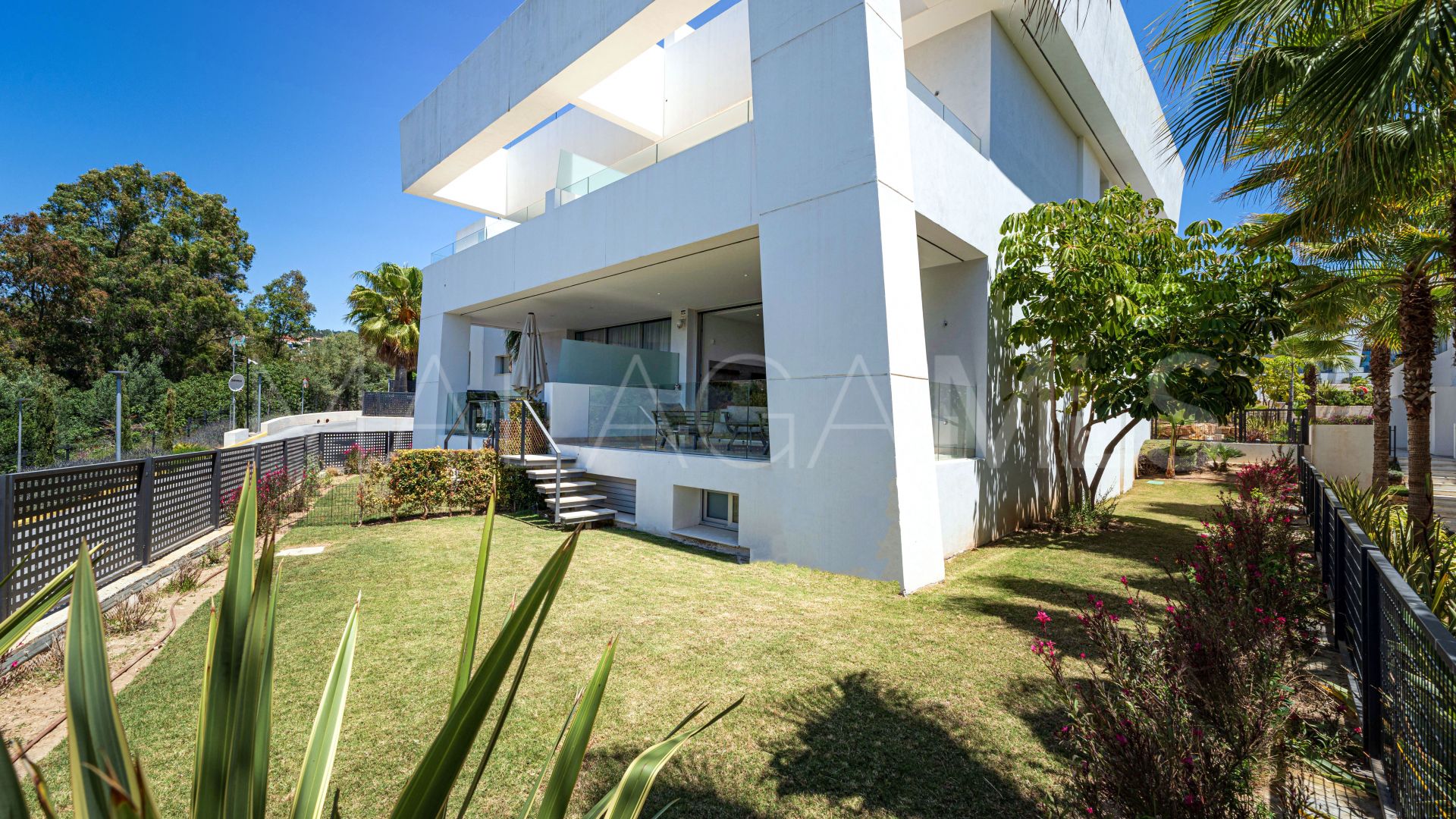 Buy adosado in Rio Real de 4 bedrooms