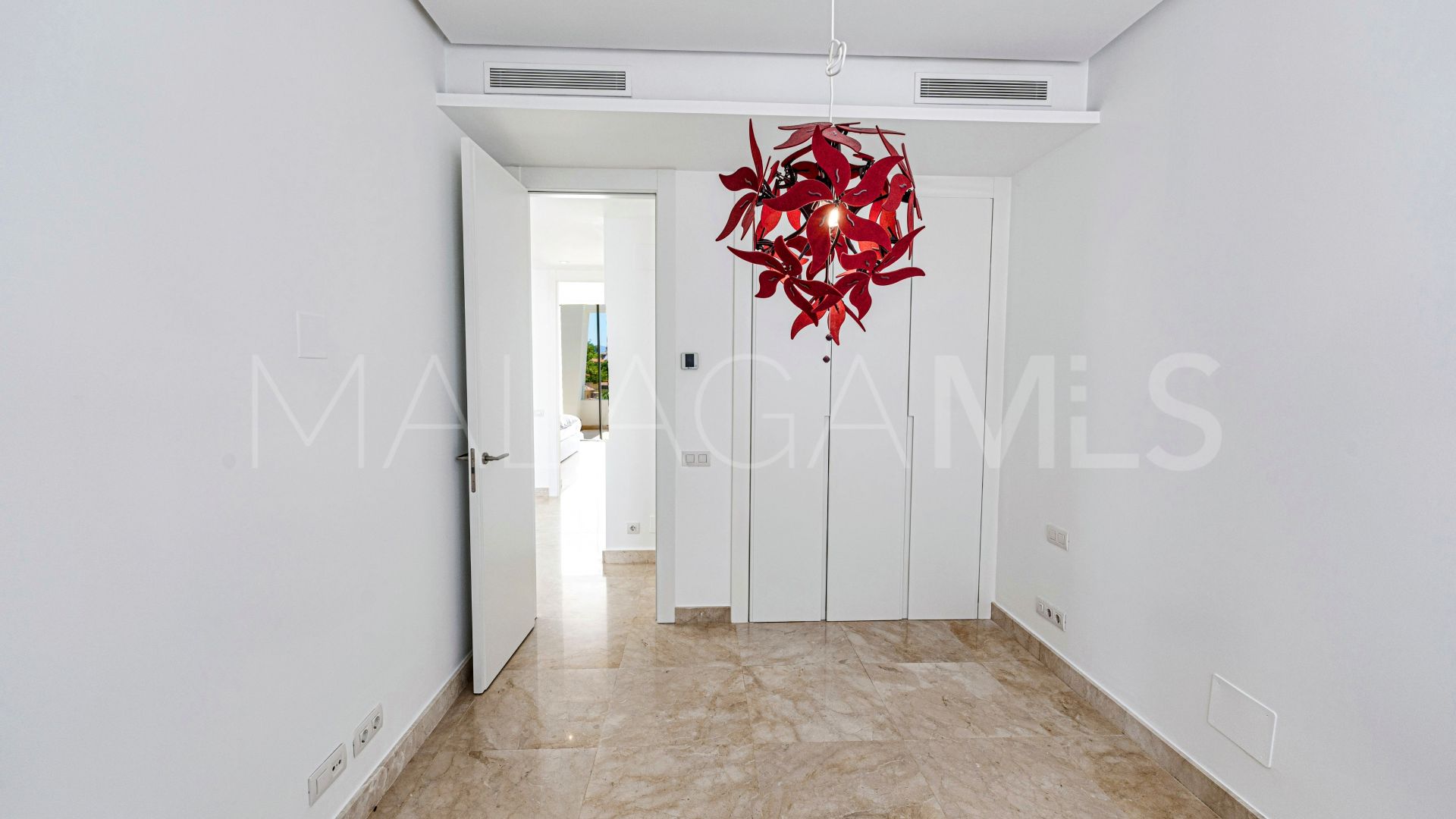 Buy adosado in Rio Real de 4 bedrooms