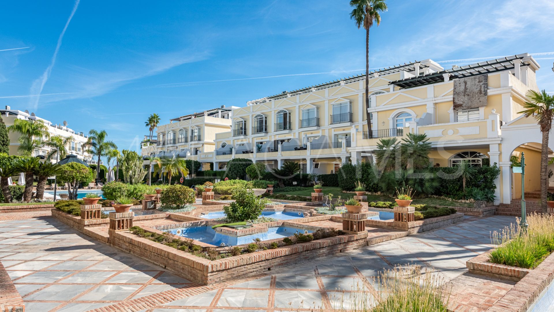 Buy pareado with 4 bedrooms in Aloha Gardens