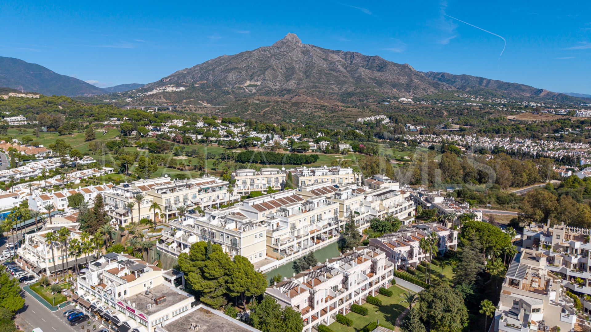 Buy pareado with 4 bedrooms in Aloha Gardens