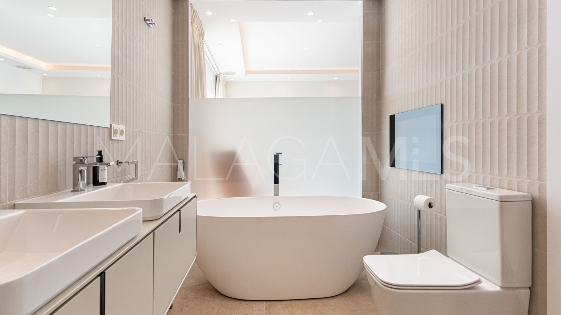 Buy pareado with 4 bedrooms in Aloha Gardens