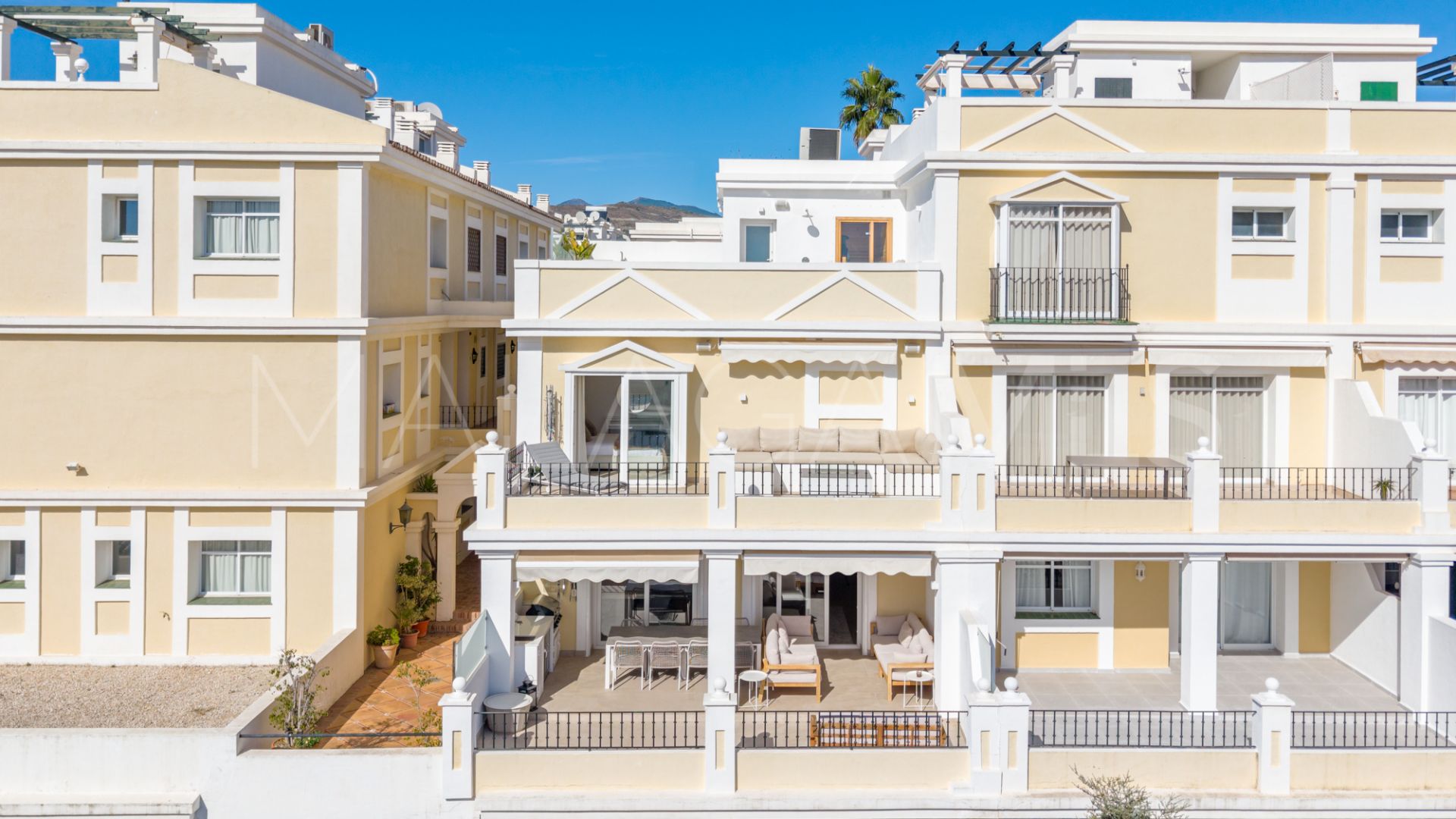 Buy pareado with 4 bedrooms in Aloha Gardens