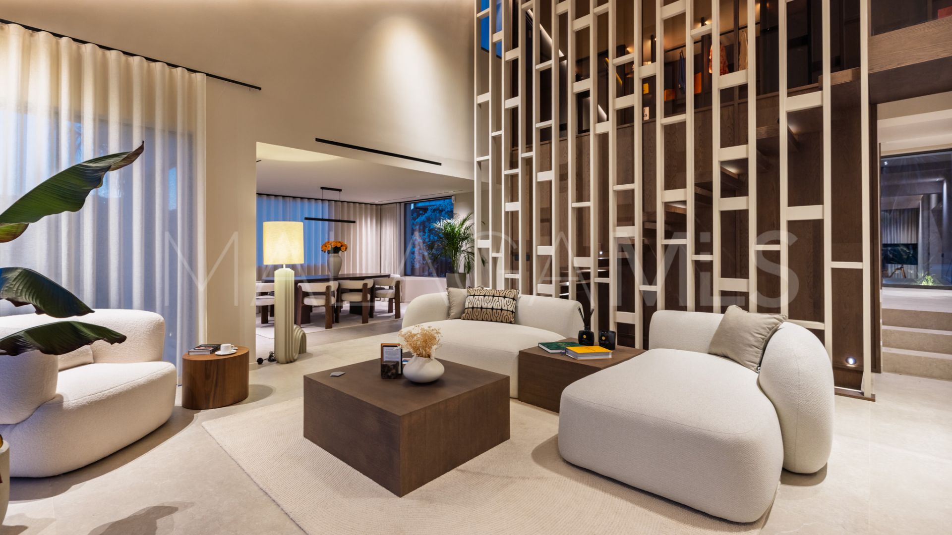 Villa for sale in Nueva Andalucia