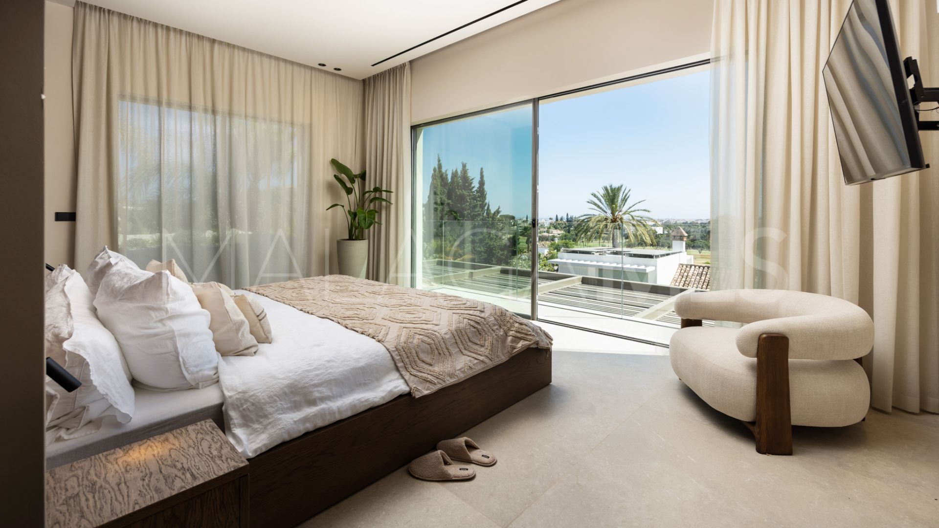 Villa for sale in Nueva Andalucia