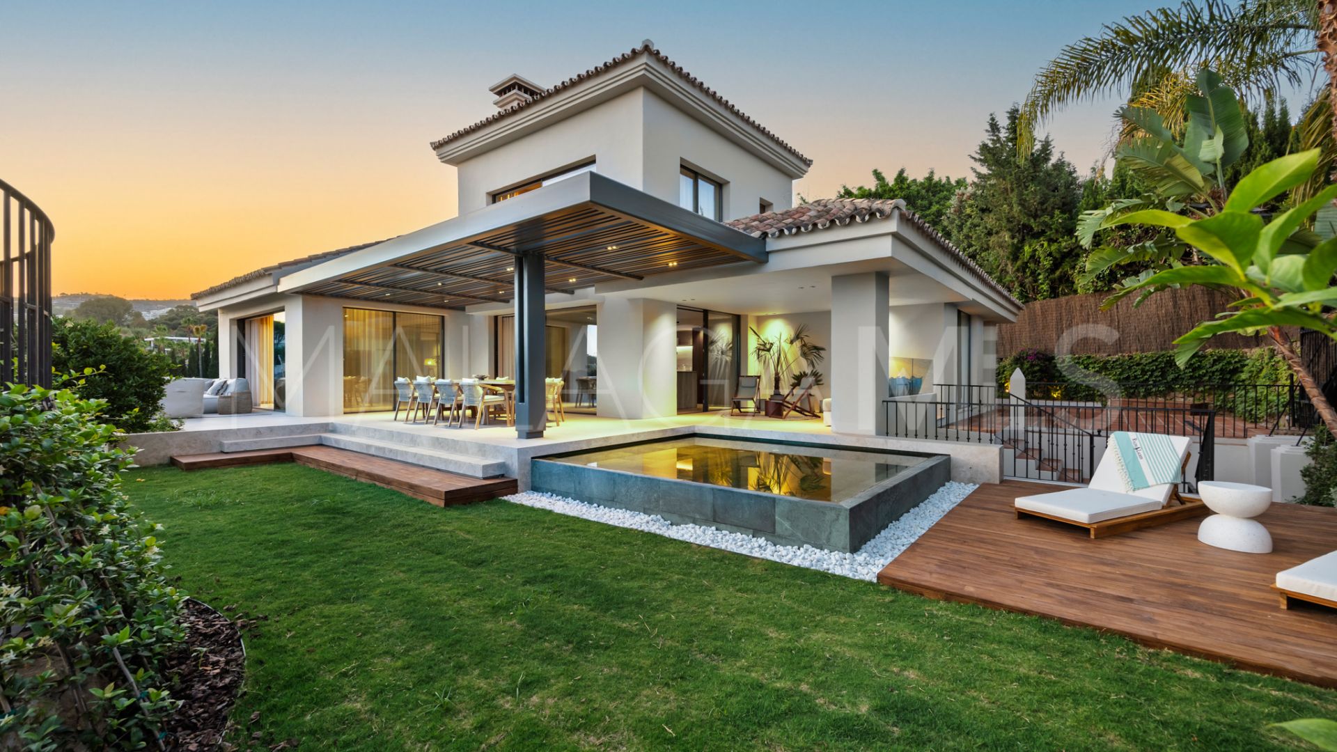 Villa for sale in Nueva Andalucia