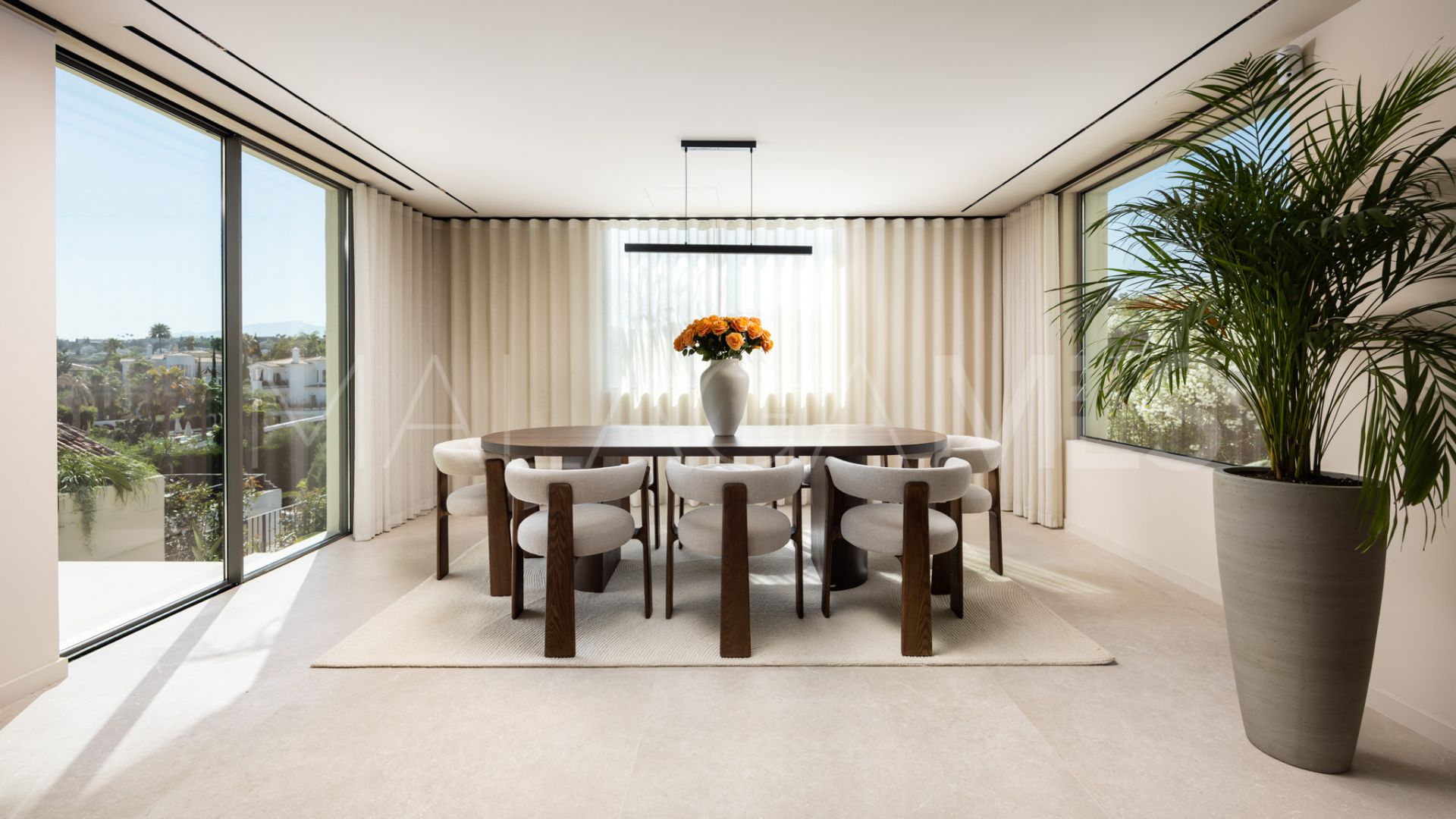 Villa for sale in Nueva Andalucia