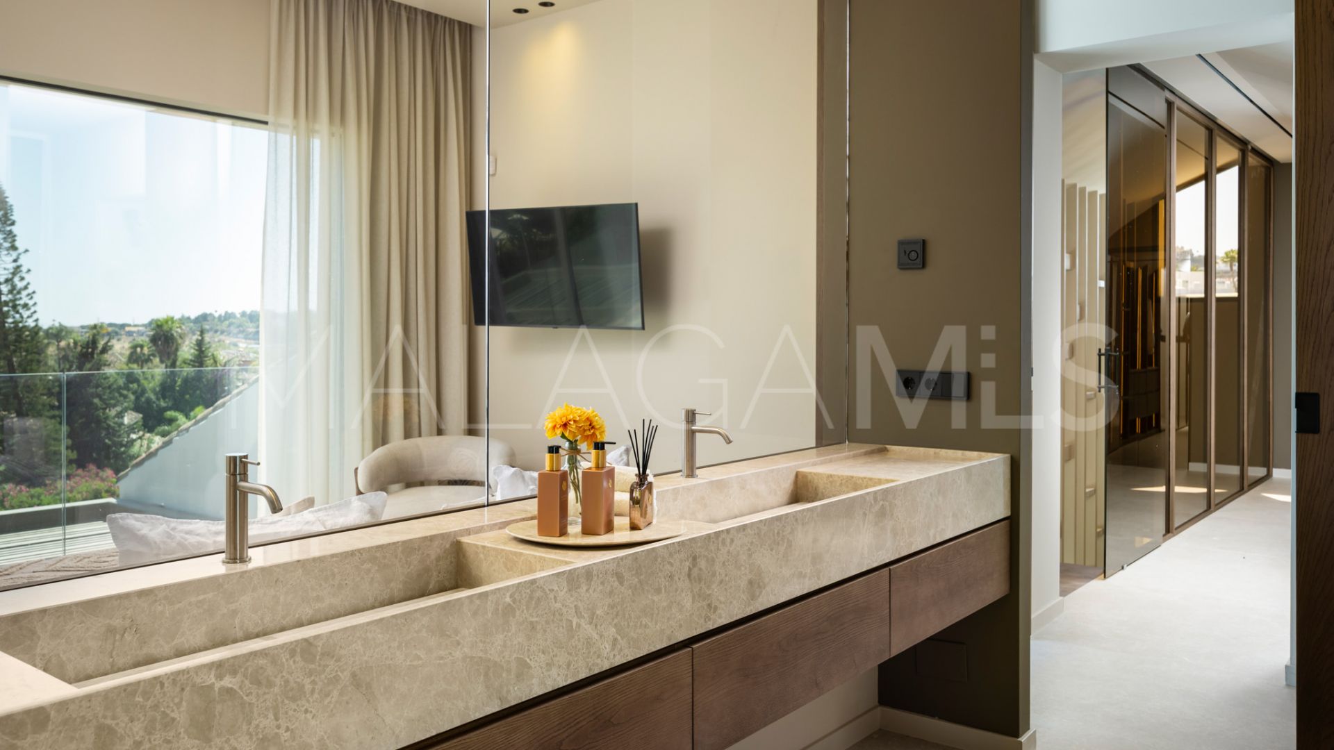 Villa for sale in Nueva Andalucia