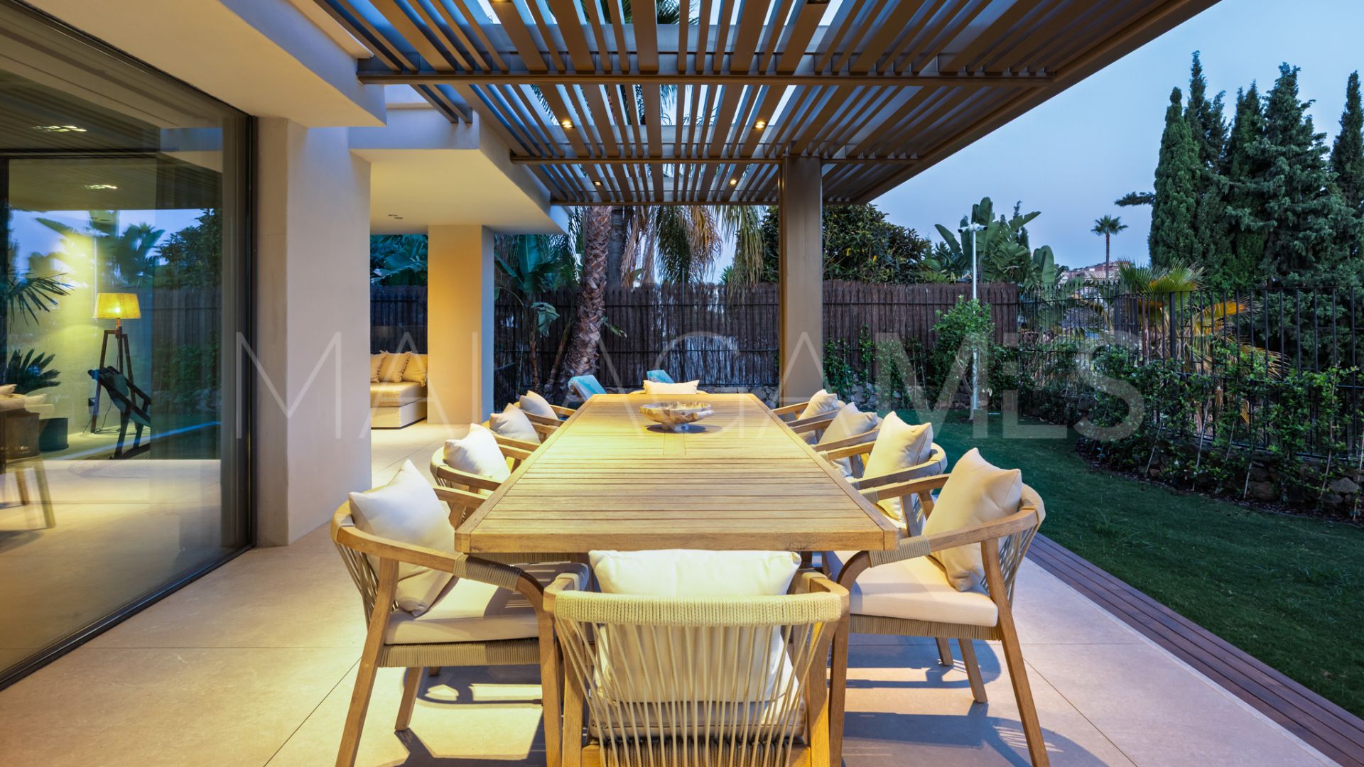 Villa for sale in Nueva Andalucia