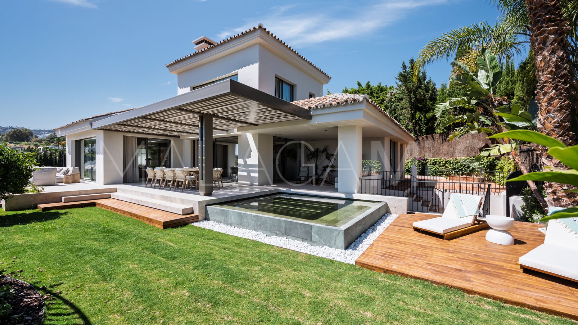 Villa for sale in Nueva Andalucia