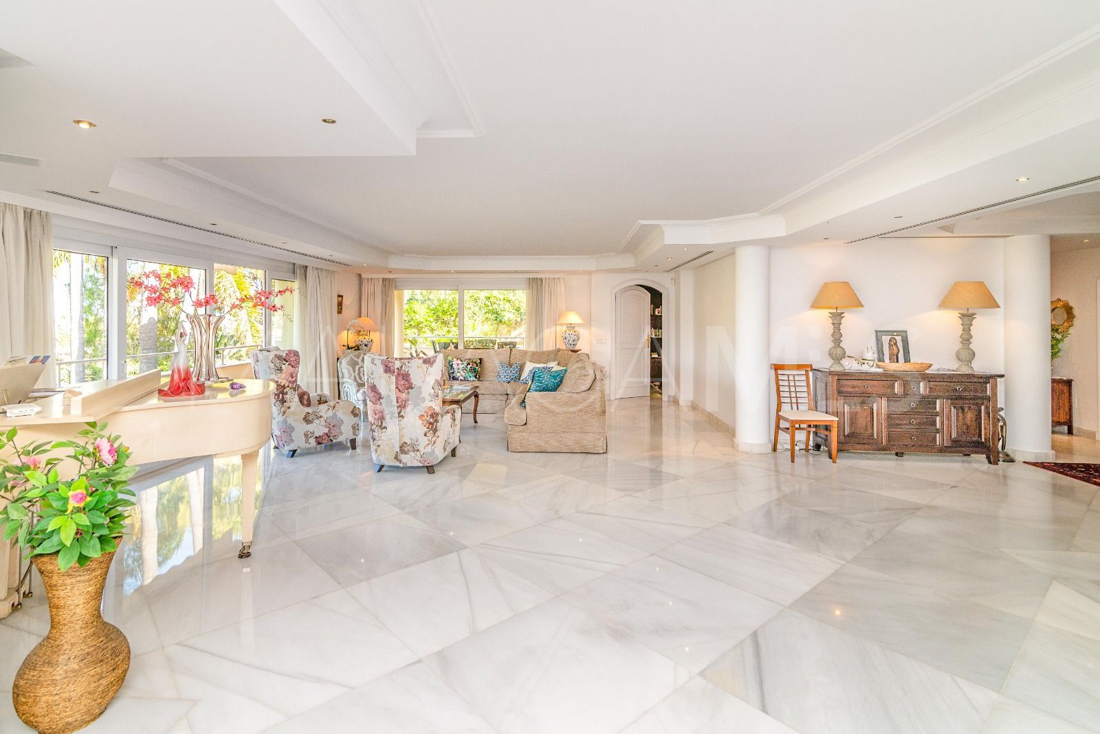 Buy Rio Real villa with 6 bedrooms