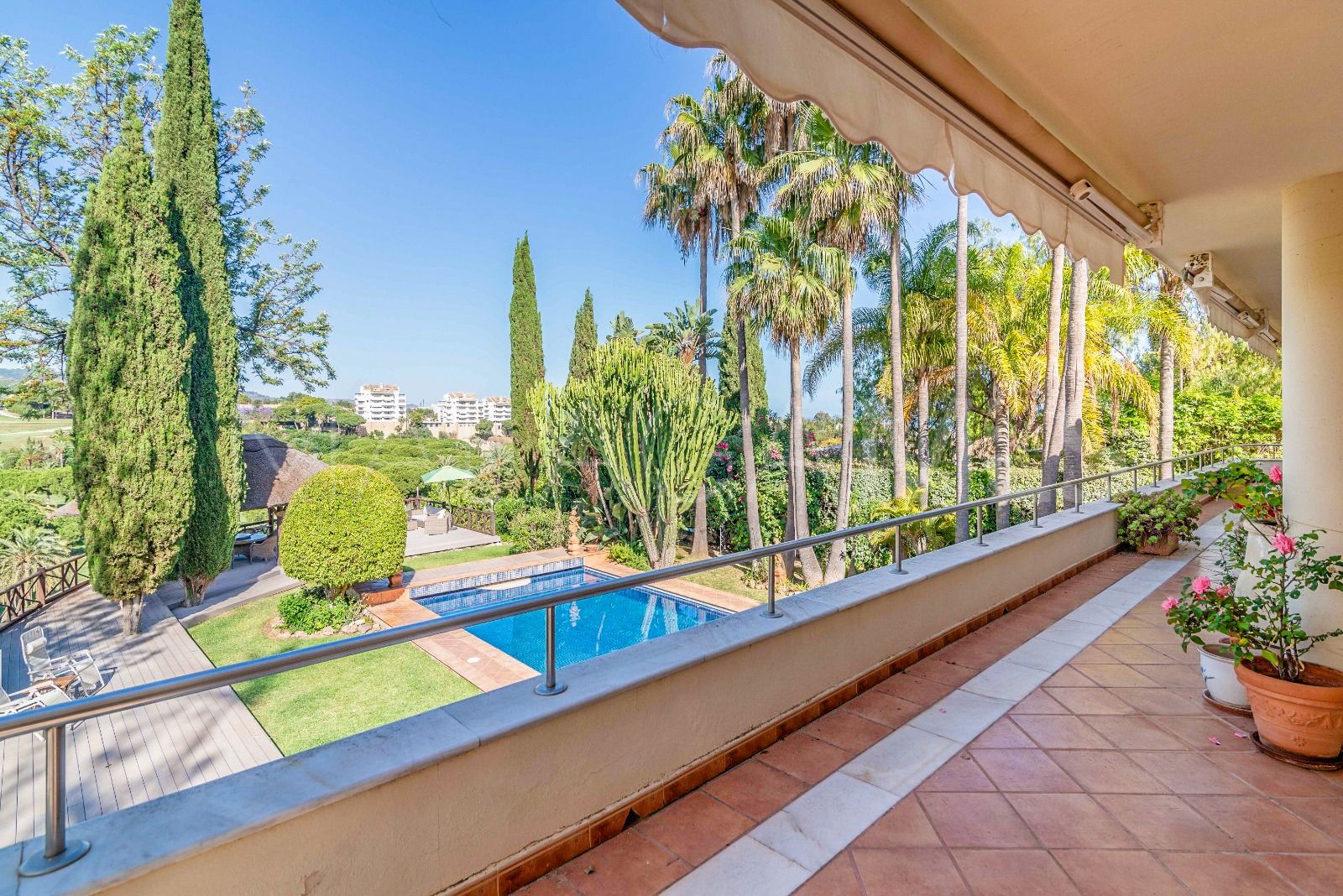 Buy Rio Real villa with 6 bedrooms