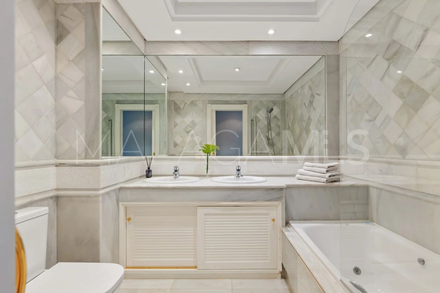 For sale apartment with 2 bedrooms in Golden Mile