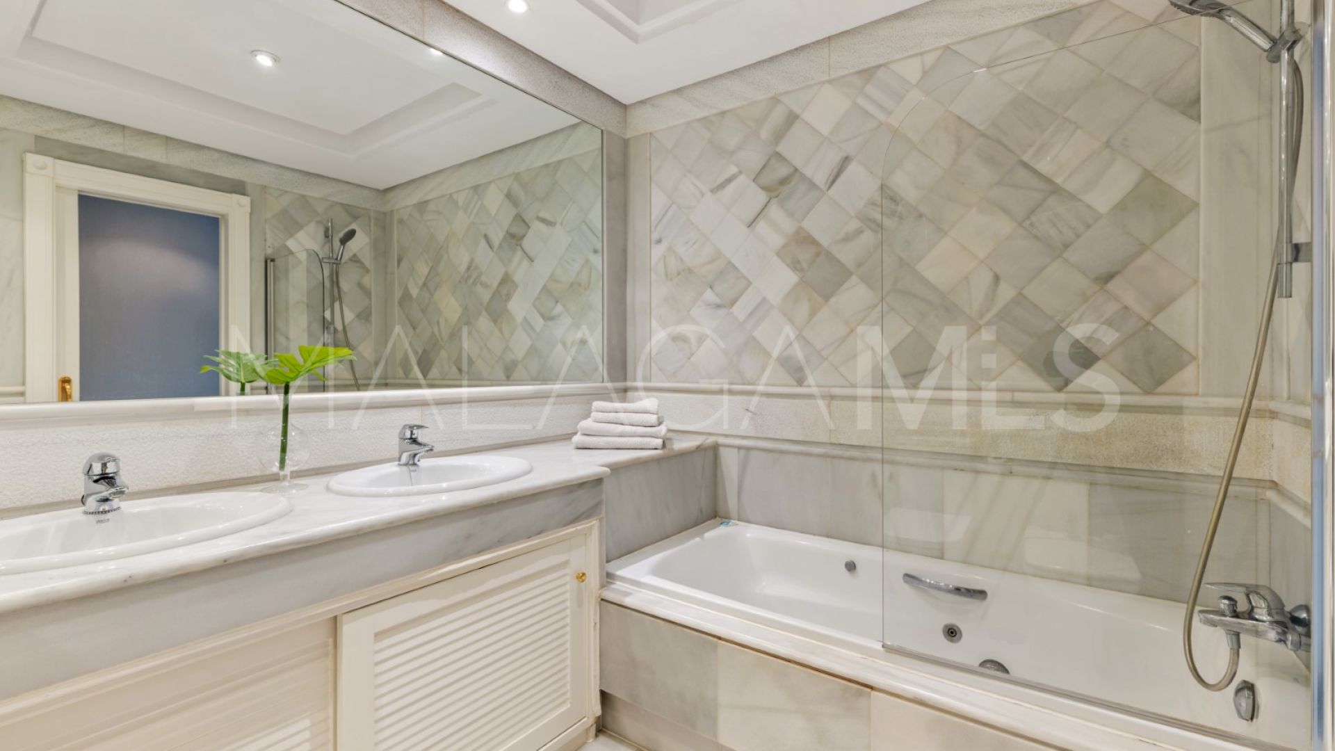 For sale apartment with 2 bedrooms in Golden Mile