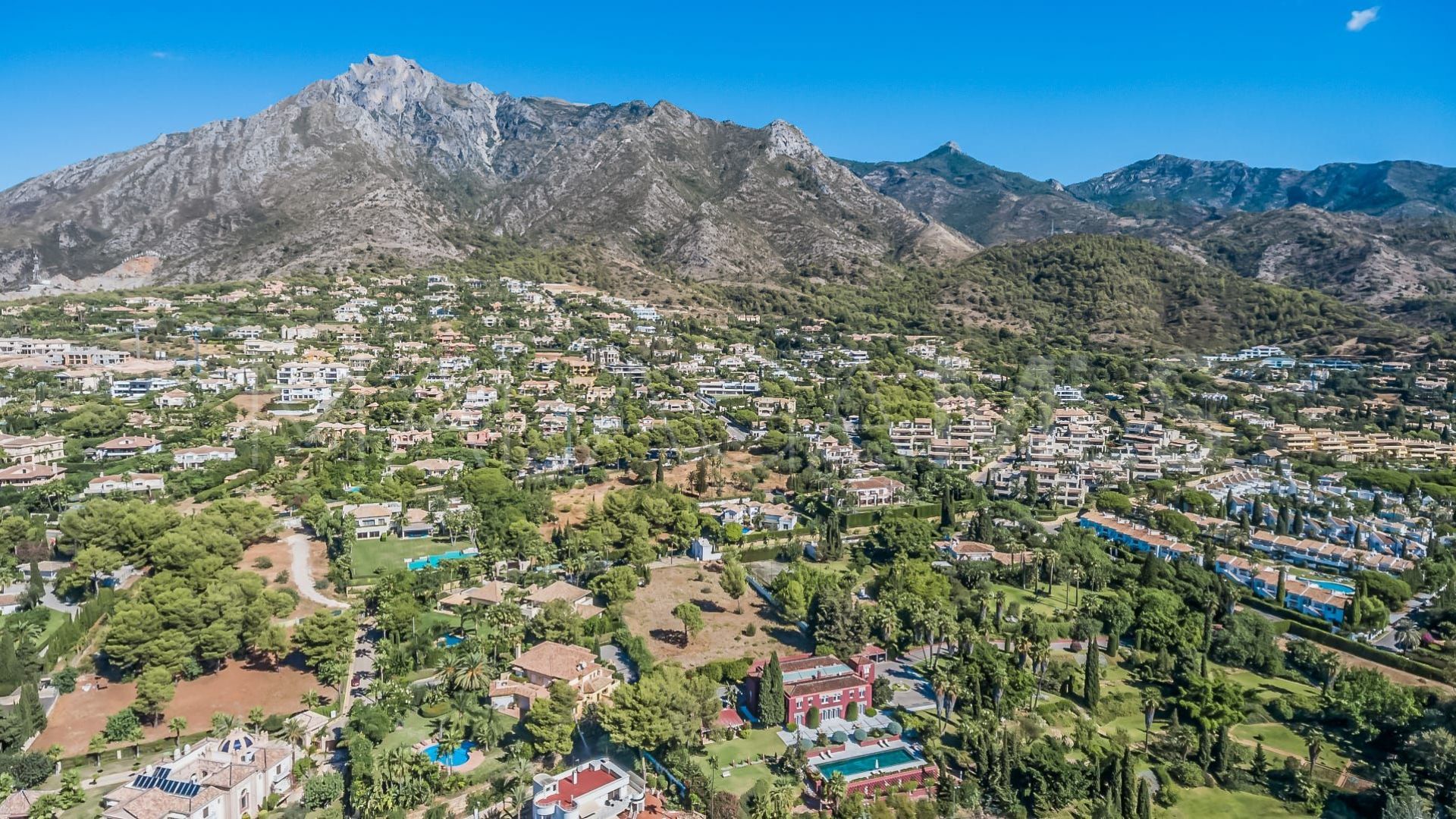 Villa for sale in Marbella City