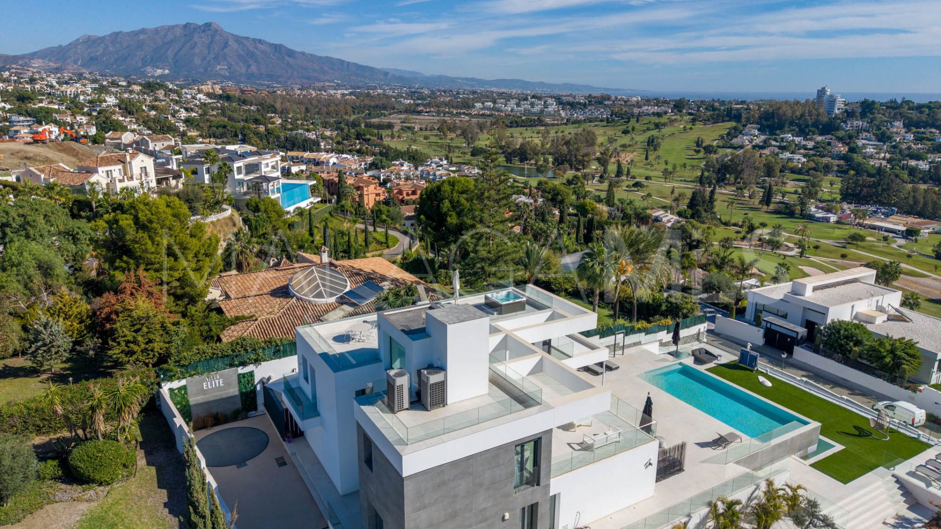 Villa for sale in Paraiso Alto