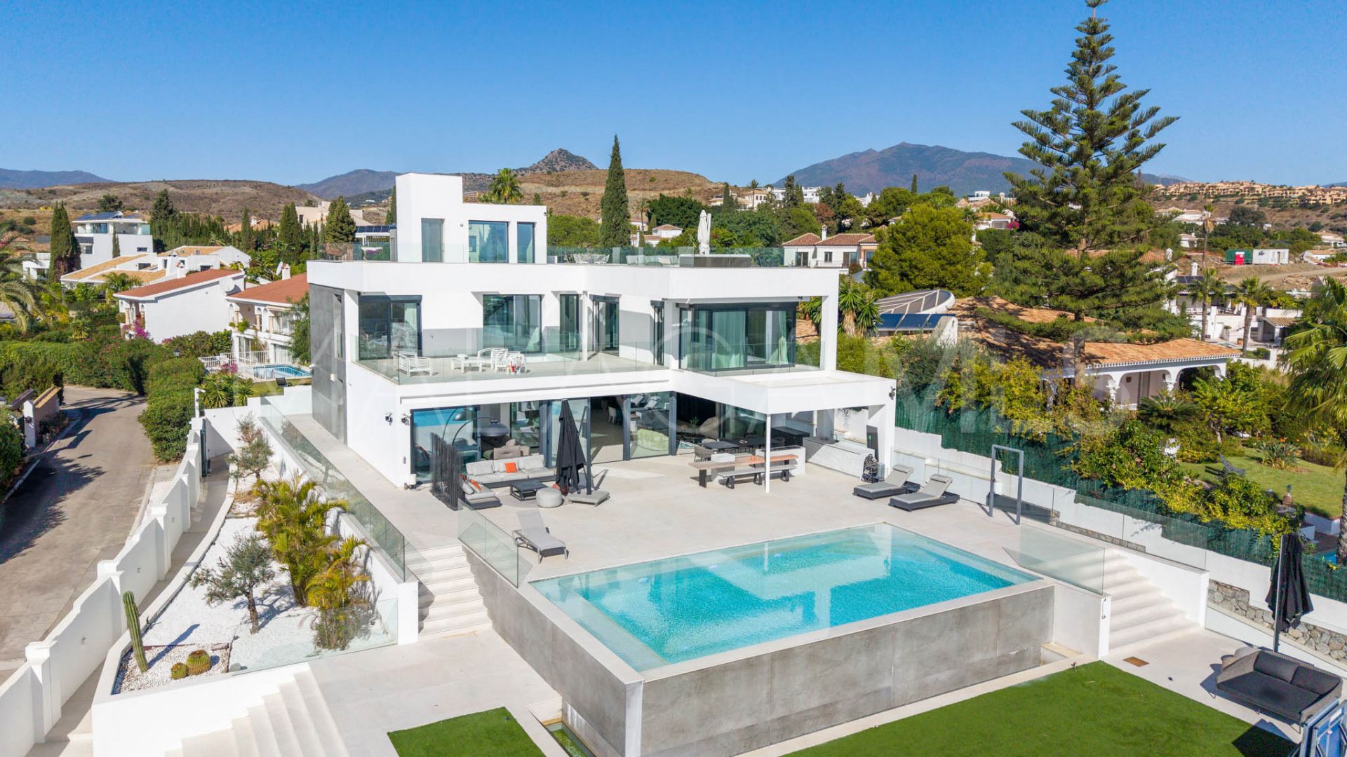 Villa for sale in Paraiso Alto