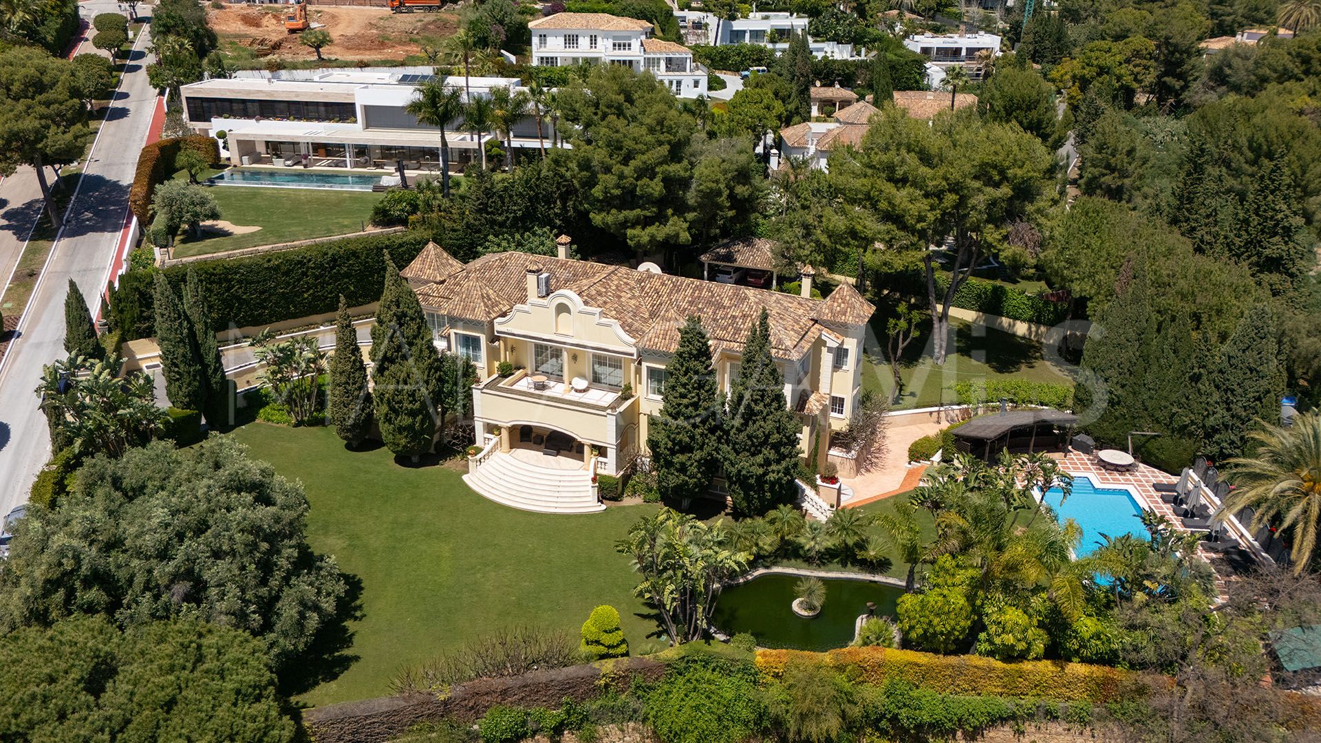 Villa for sale in Sierra Blanca