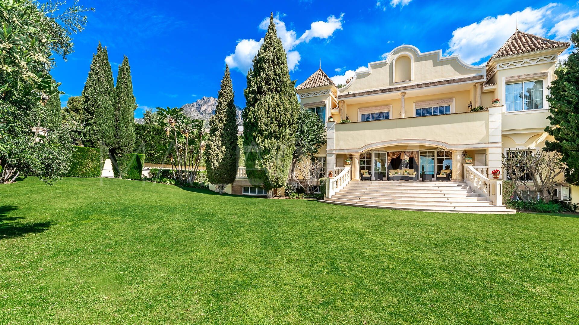 Villa for sale in Sierra Blanca