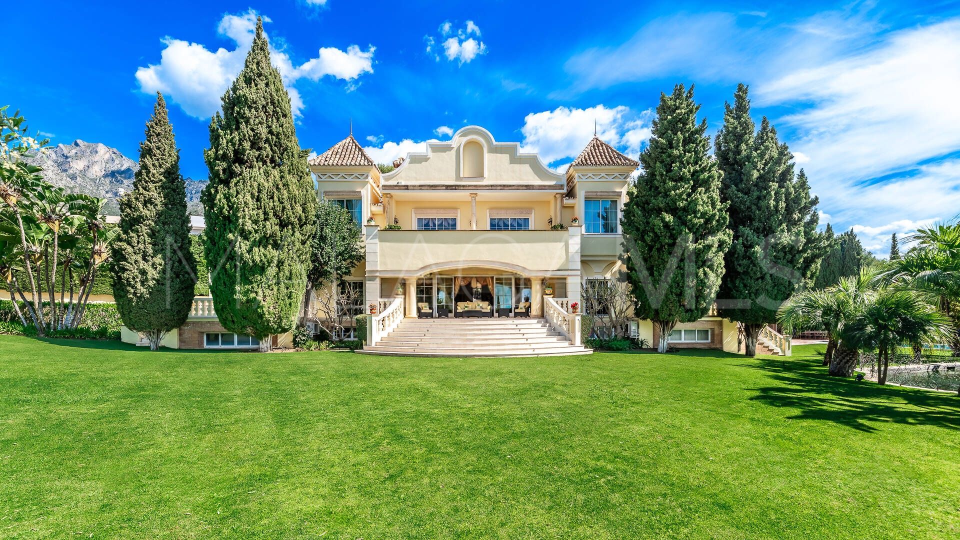 Villa for sale in Sierra Blanca