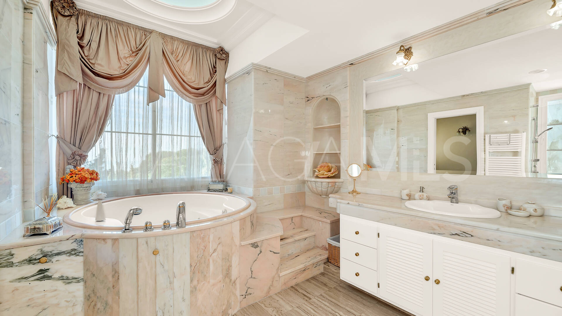 Villa for sale in Sierra Blanca