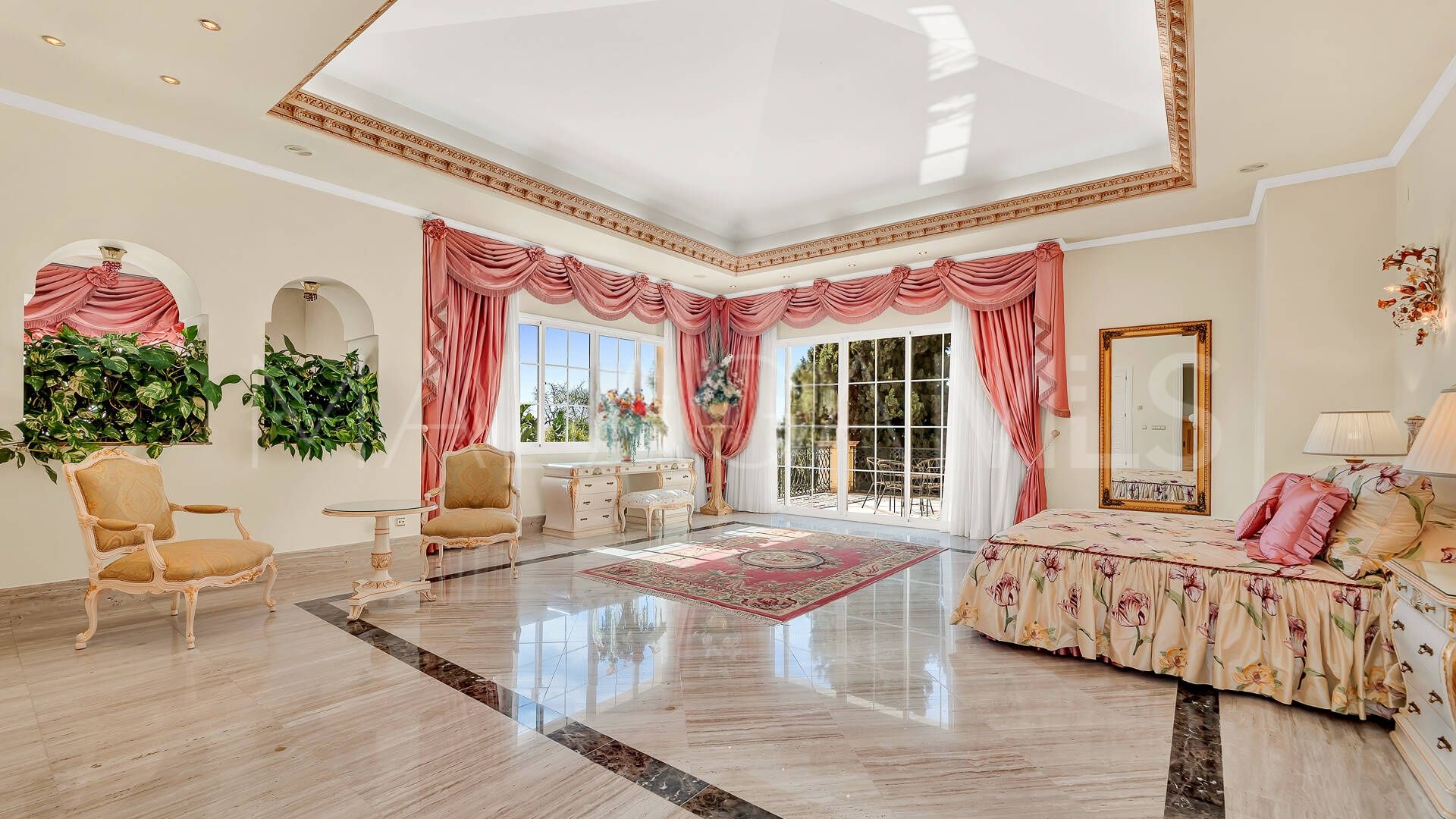 Villa for sale in Sierra Blanca