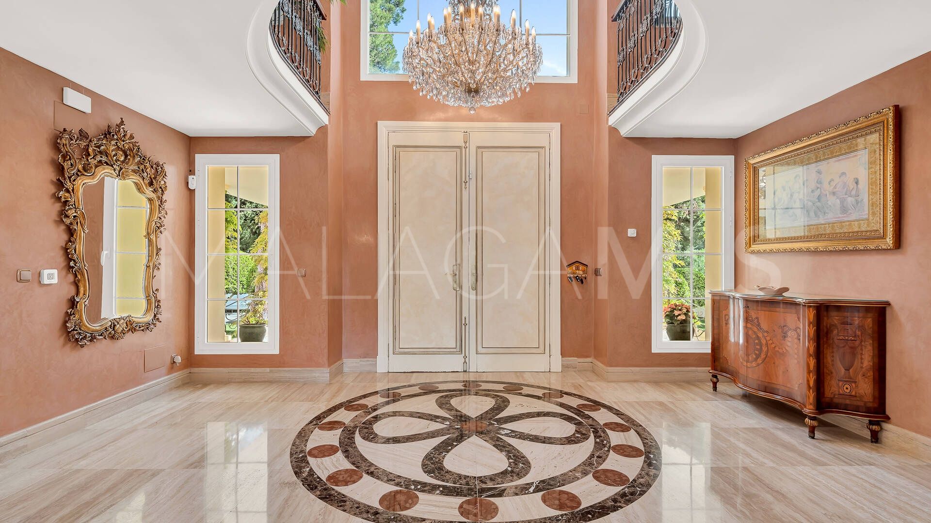 Villa for sale in Sierra Blanca