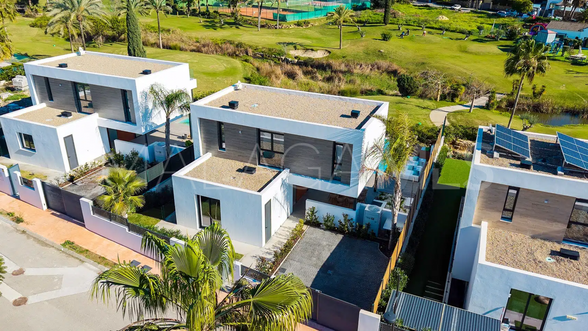 Villa for sale in El Paraiso