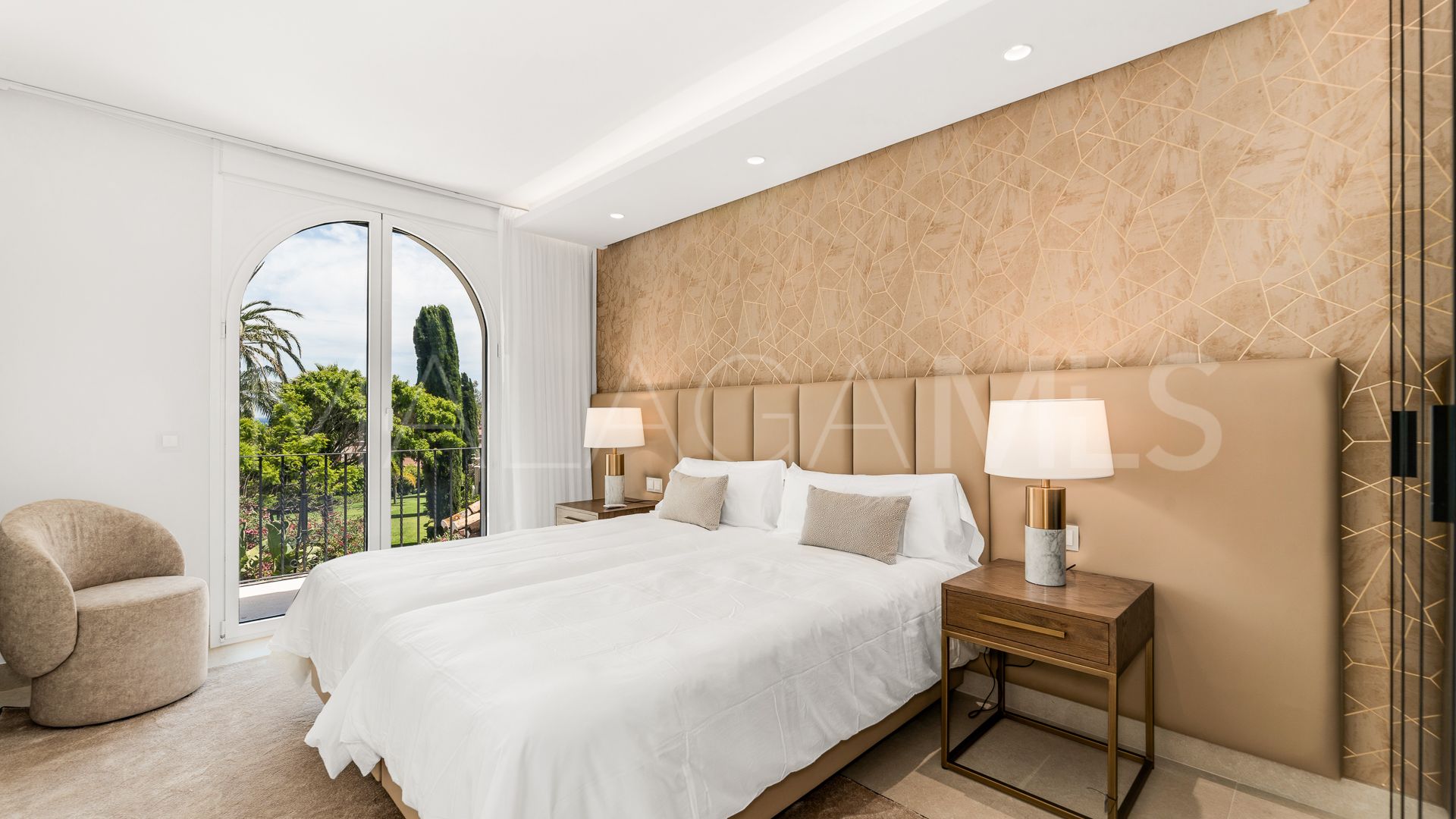 Adosado for sale in Beach Side New Golden Mile with 4 bedrooms