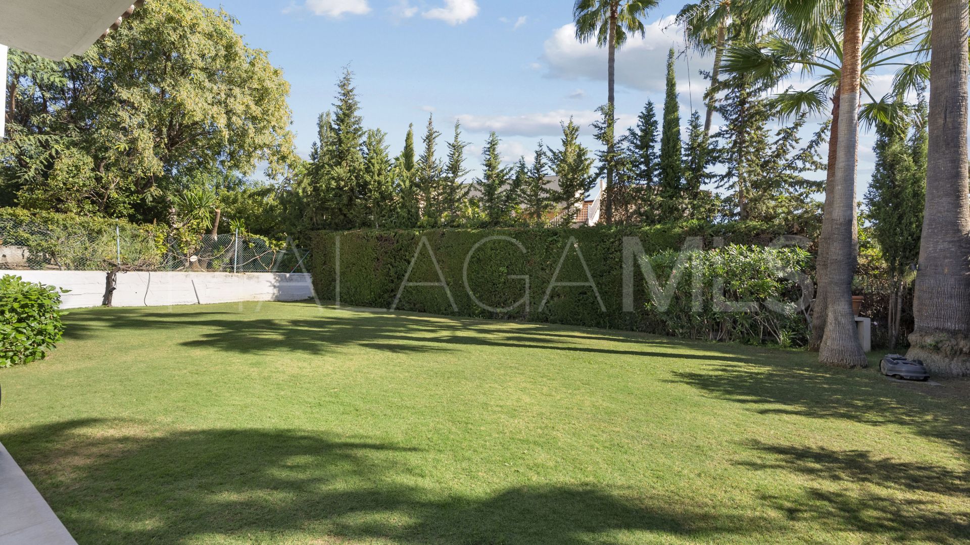 Villa for sale in Nueva Andalucia