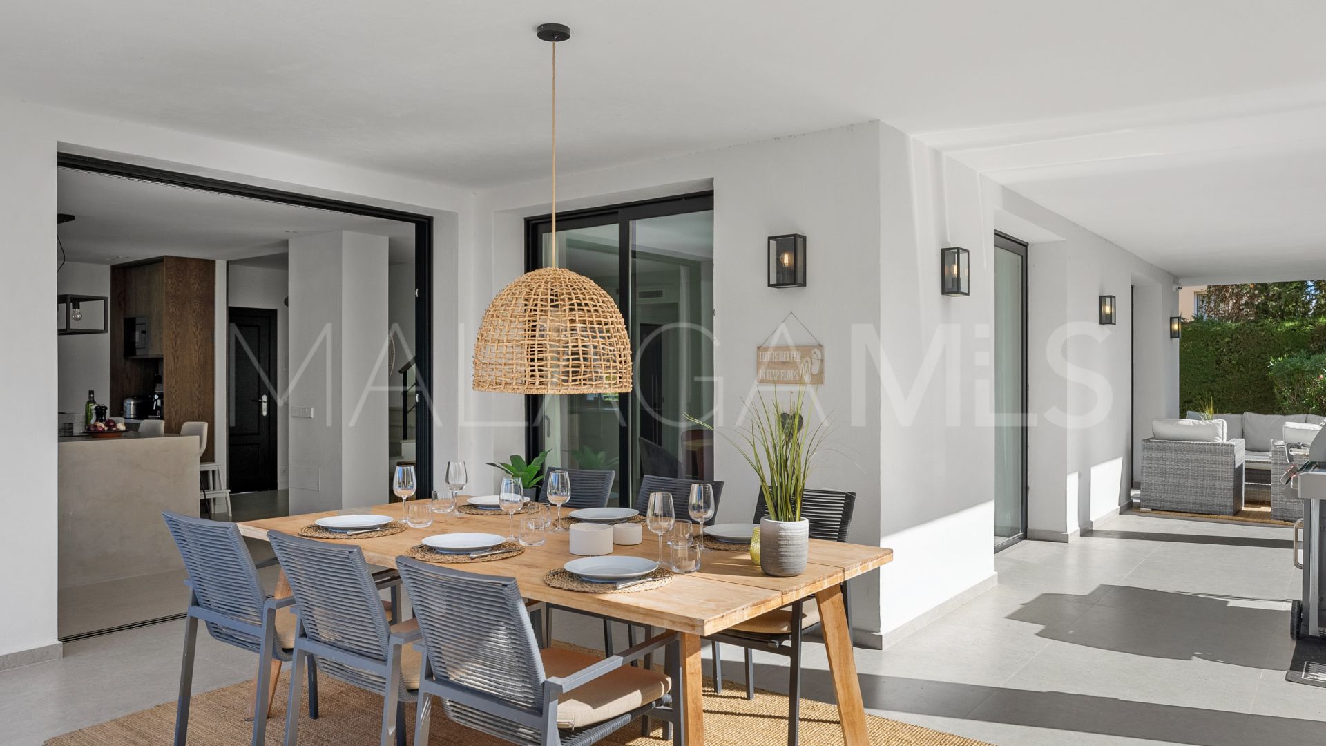 Villa for sale in Nueva Andalucia