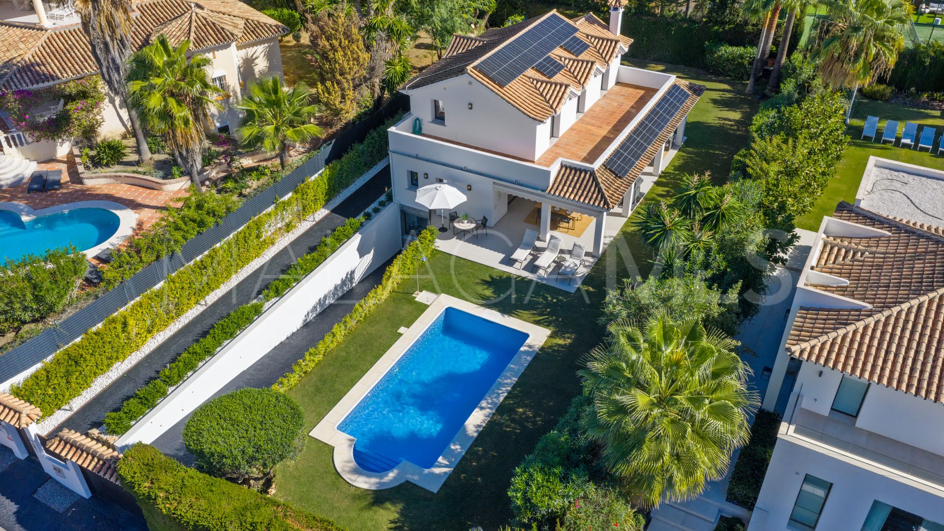 Villa for sale in Nueva Andalucia
