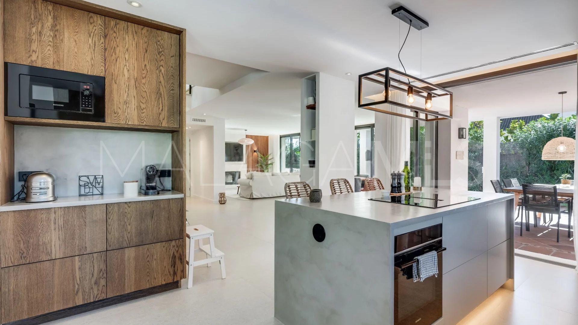 Villa for sale in Nueva Andalucia