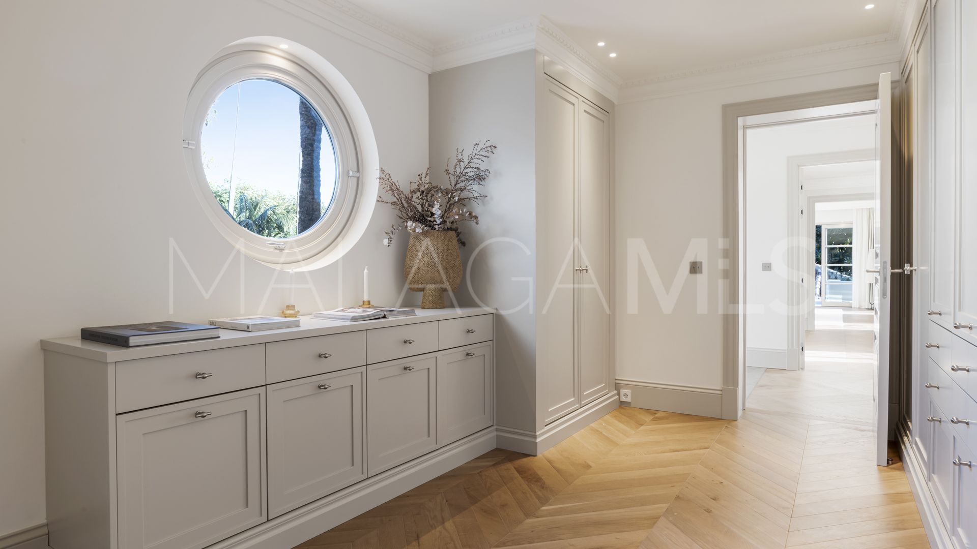 Nueva Andalucia 5 bedrooms villa for sale