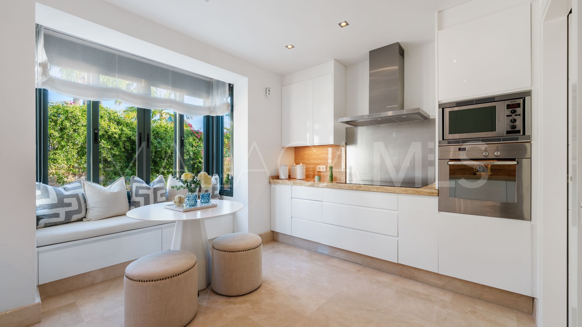 Villa with 4 bedrooms for sale in Nueva Andalucia