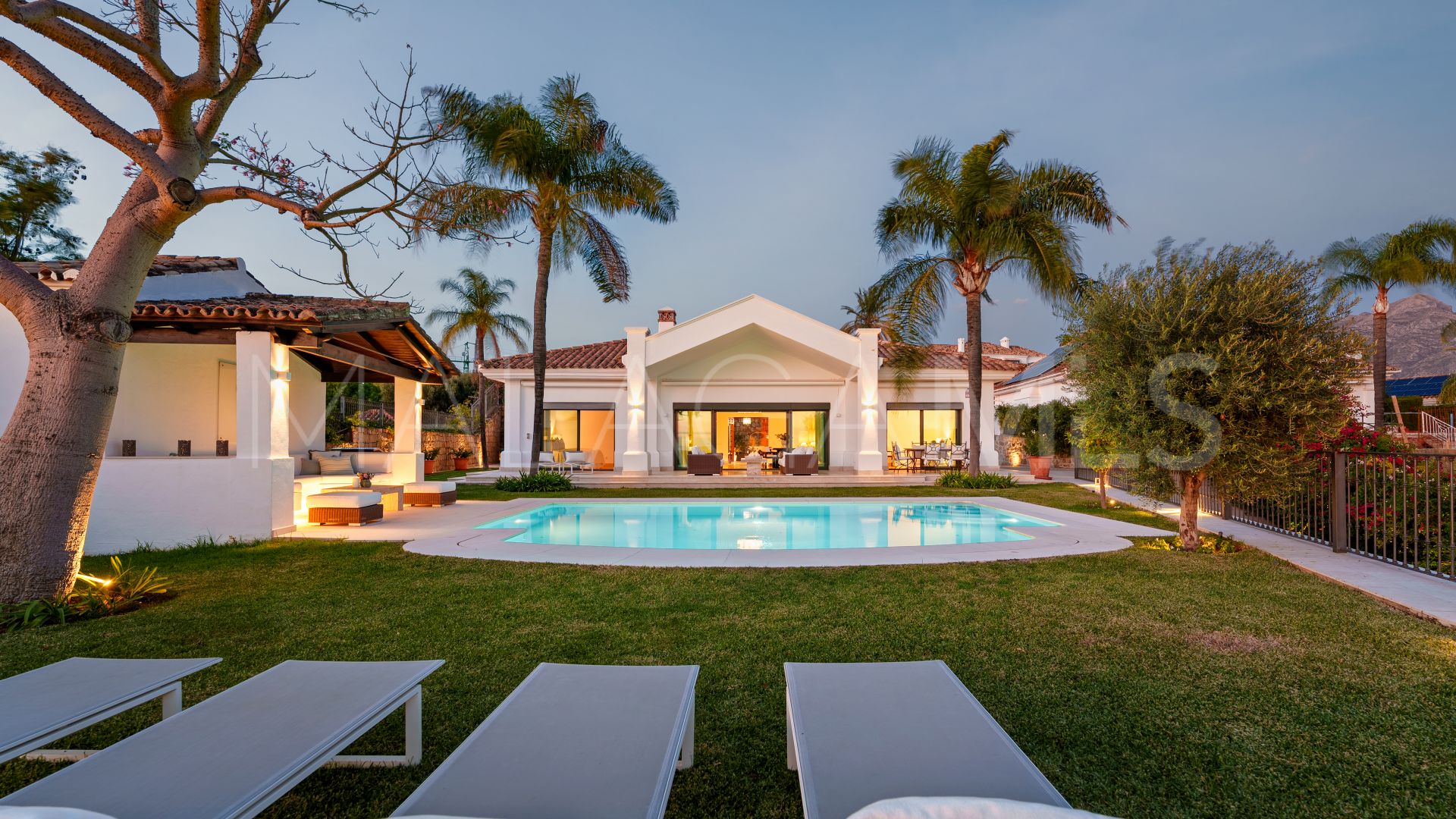 Villa with 4 bedrooms for sale in Nueva Andalucia