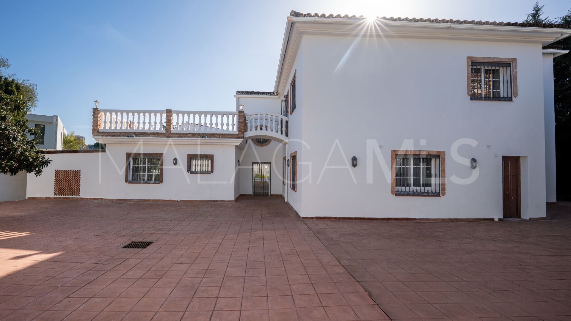 Villa for sale in Nueva Andalucia