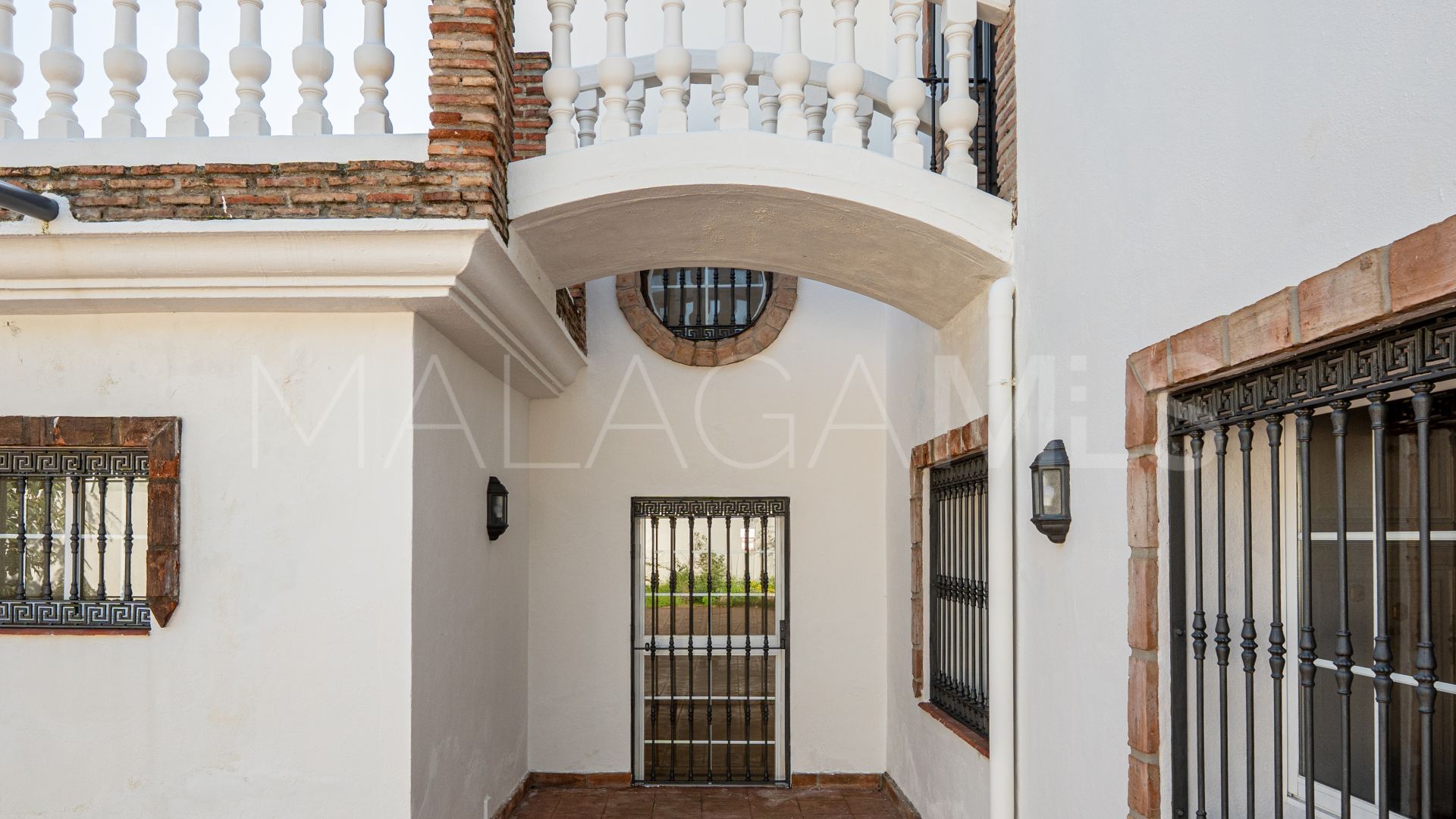 Villa for sale in Nueva Andalucia