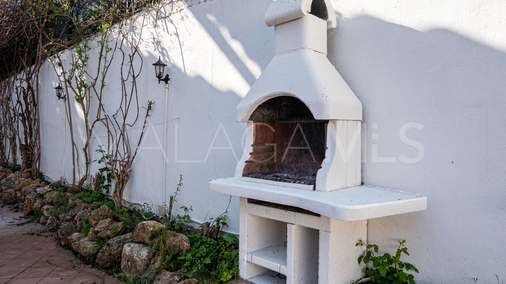 Villa for sale in Nueva Andalucia