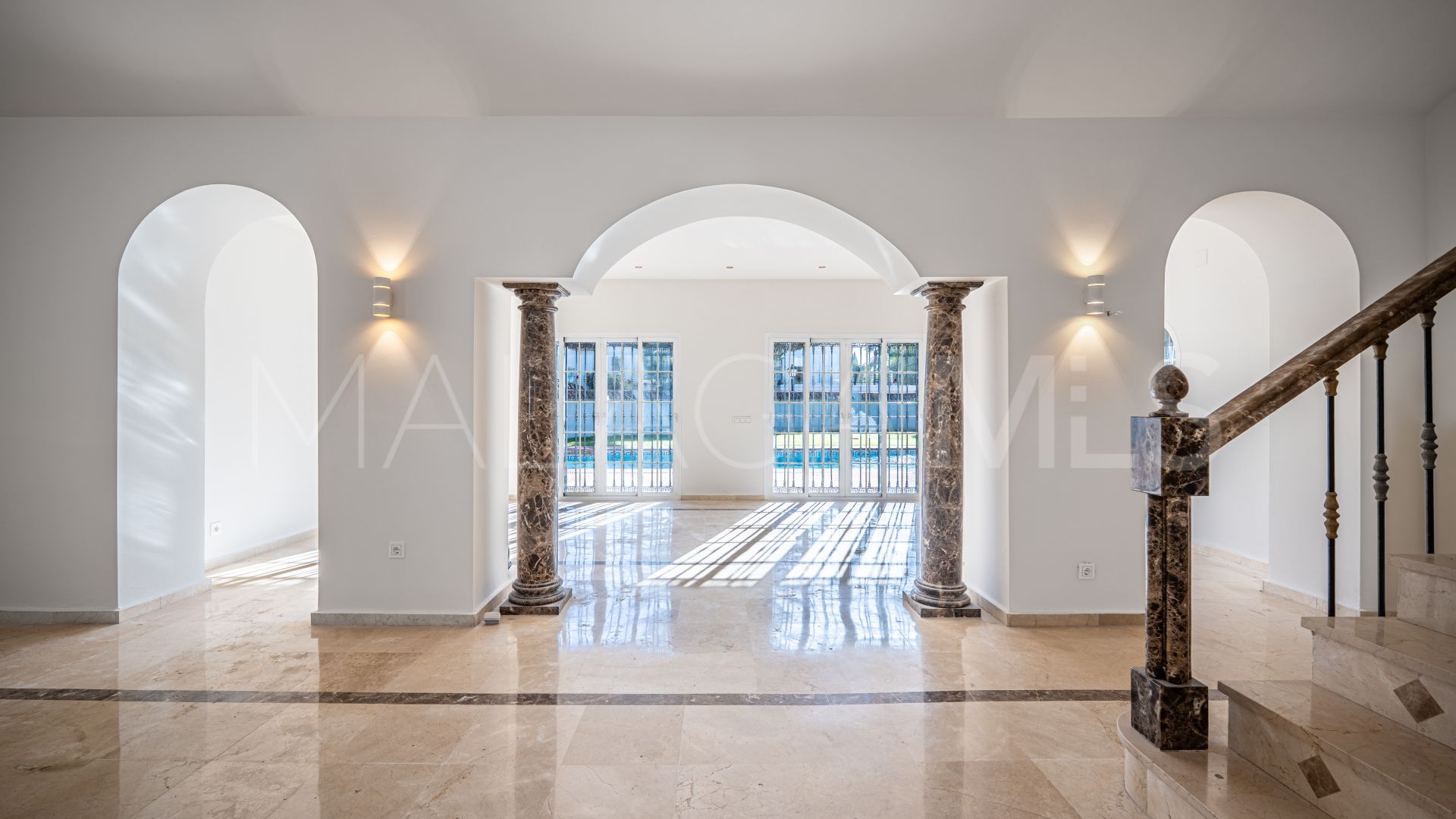 Villa for sale in Nueva Andalucia