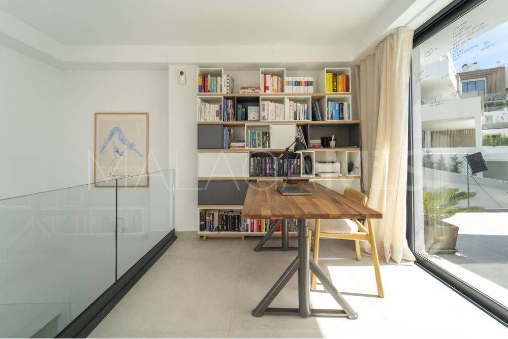 3 bedrooms duplex penthouse for sale in Marbella East