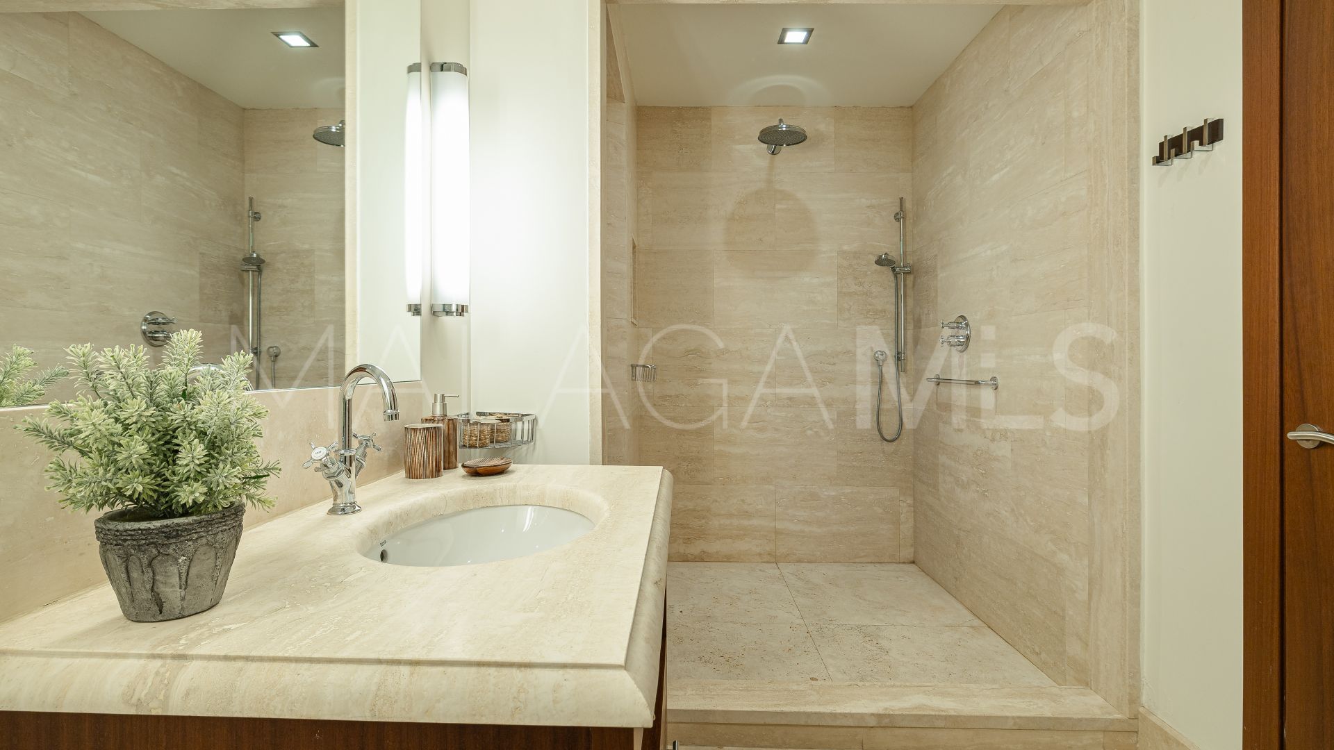 Villa for sale in Finca Cortesin