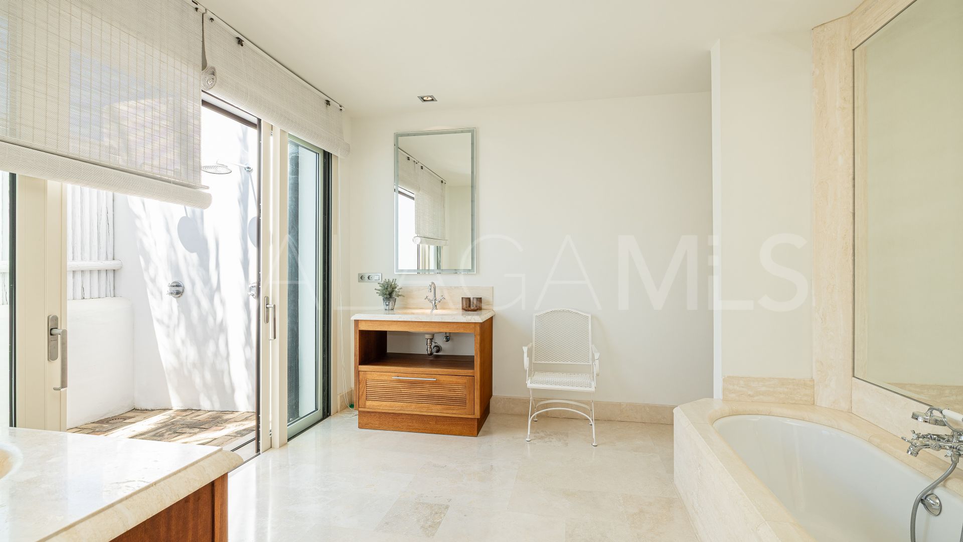 Villa for sale in Finca Cortesin